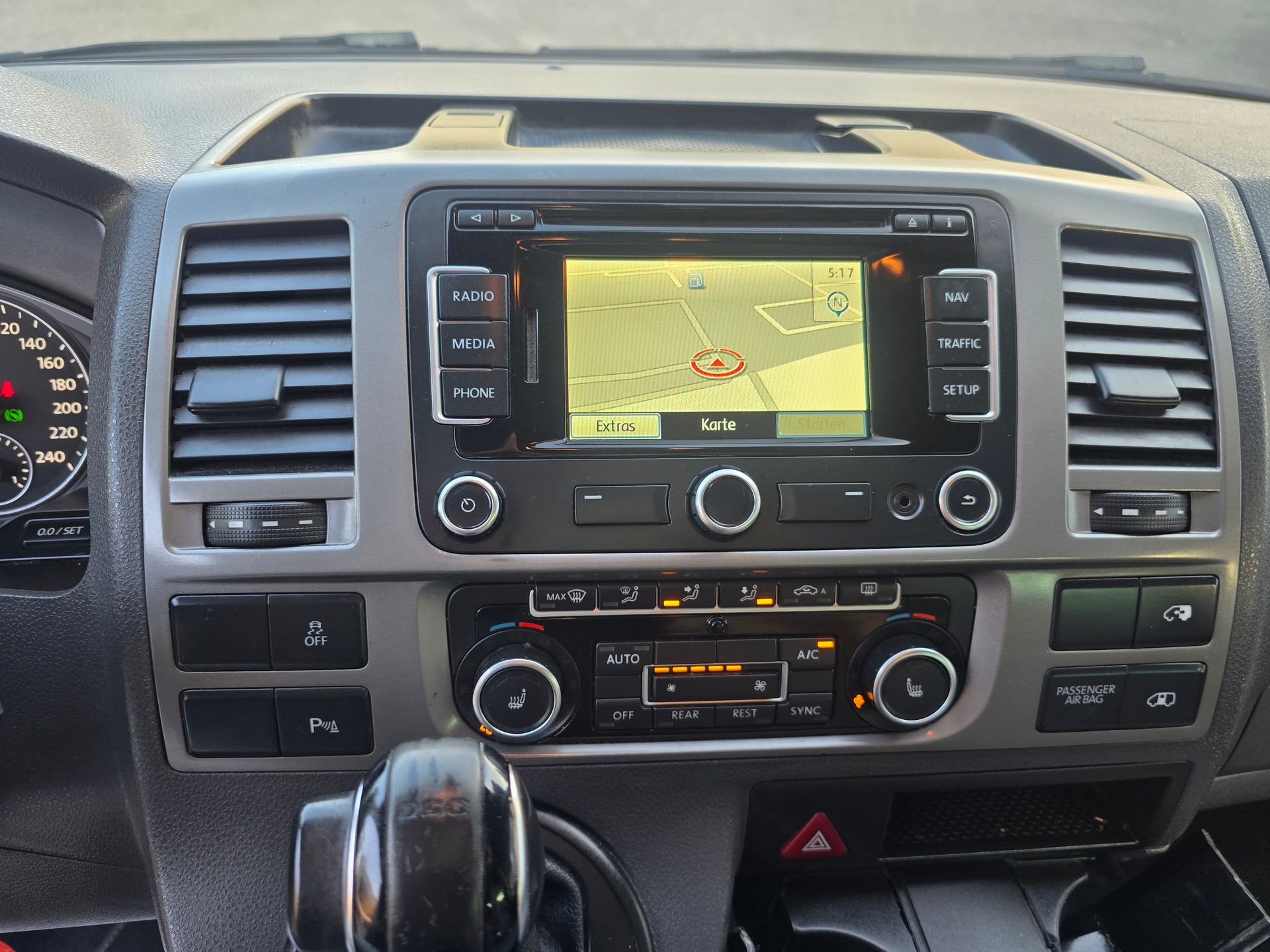 VW T5 Caravelle Trendline 2.0 TDI CR DSG-image-18