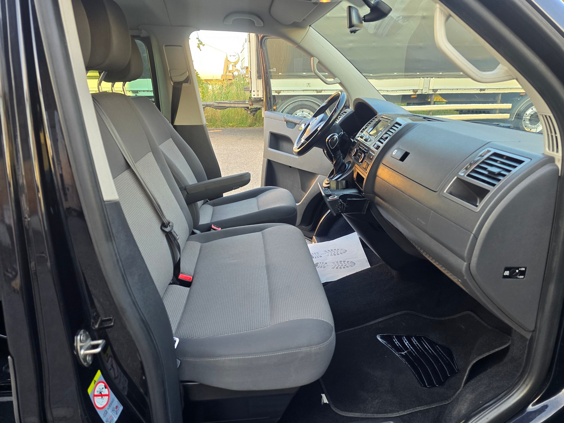 VW T5 Caravelle Trendline 2.0 TDI CR DSG-image-13