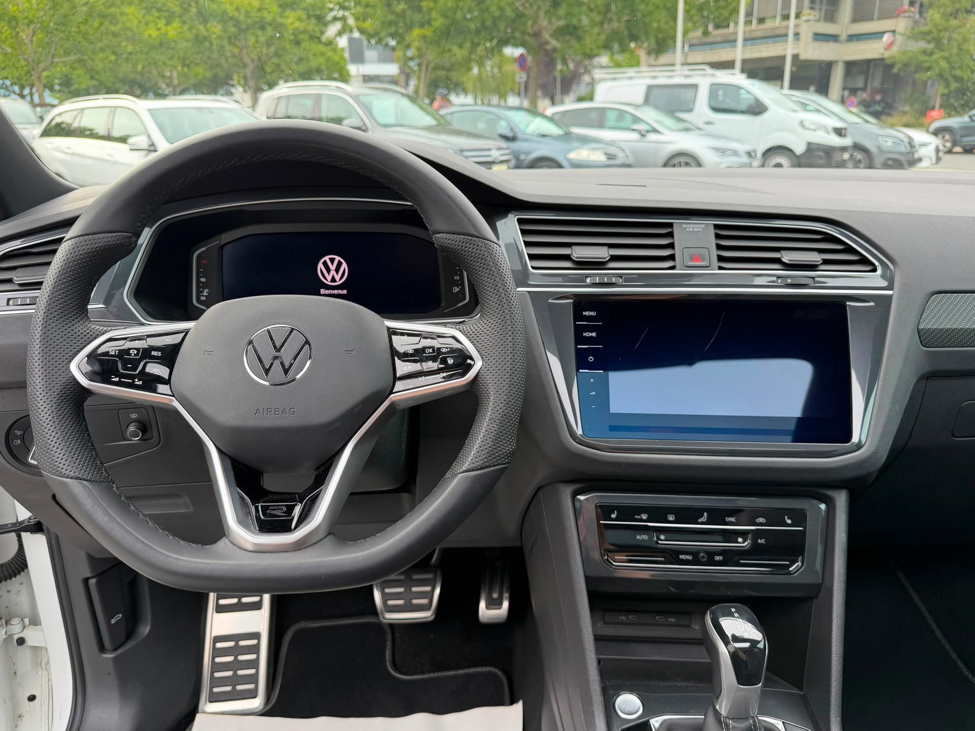 VW Tiguan 2.0 TDI SCR R-Line 4Motion DSG-image-15