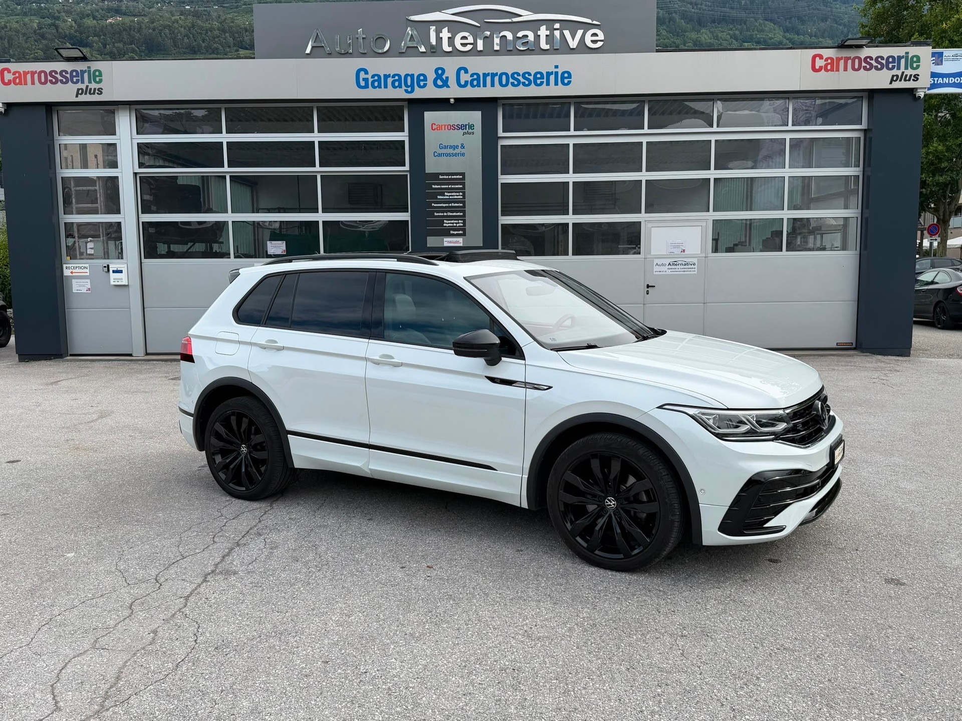 VW Tiguan 2.0 TDI SCR R-Line 4Motion DSG-image-1