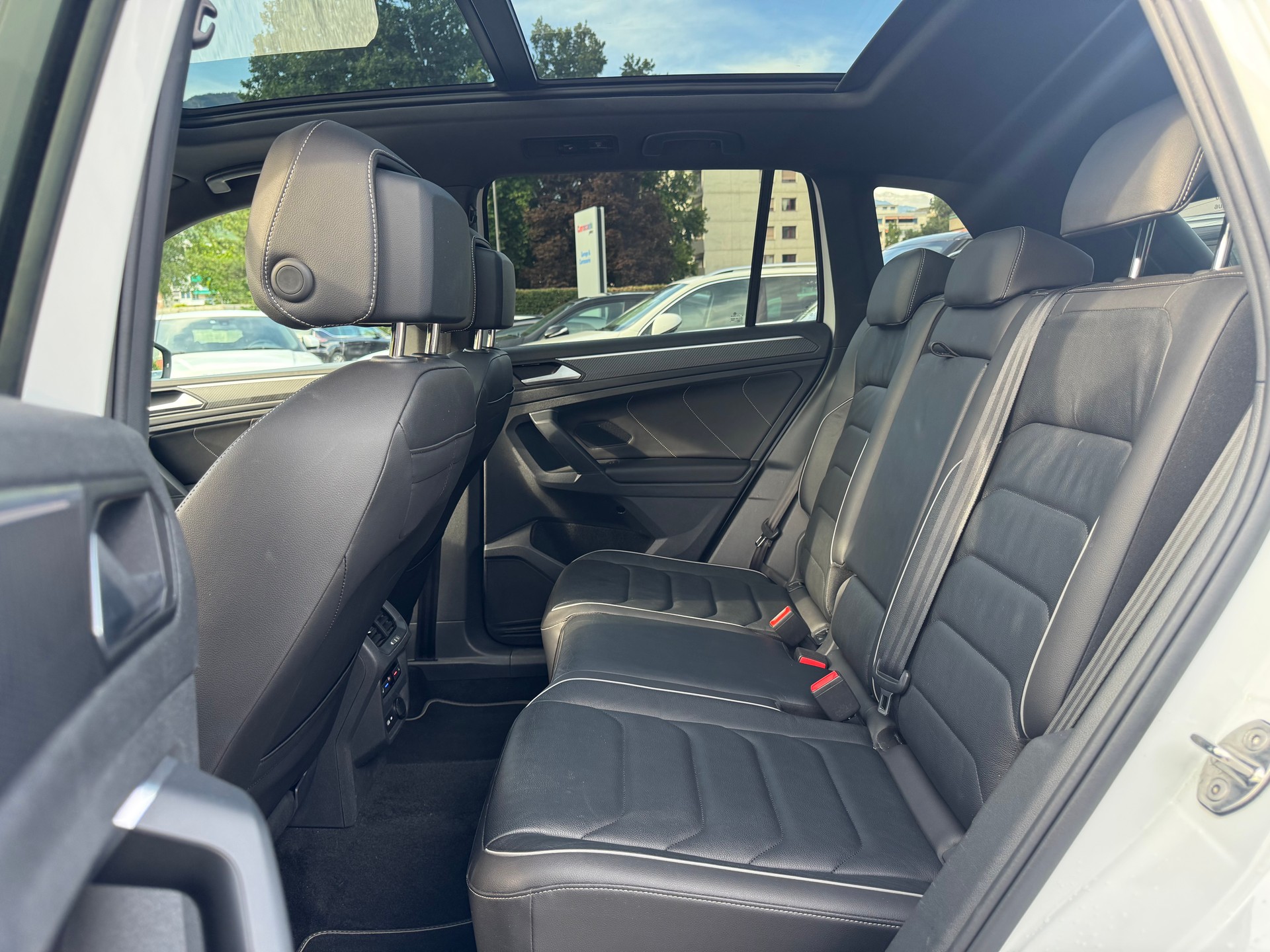 VW Tiguan 2.0 TDI SCR R-Line 4Motion DSG-image-23