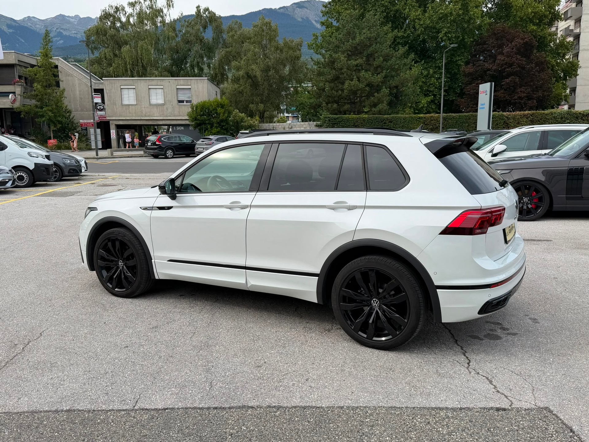VW Tiguan 2.0 TDI SCR R-Line 4Motion DSG-image-6
