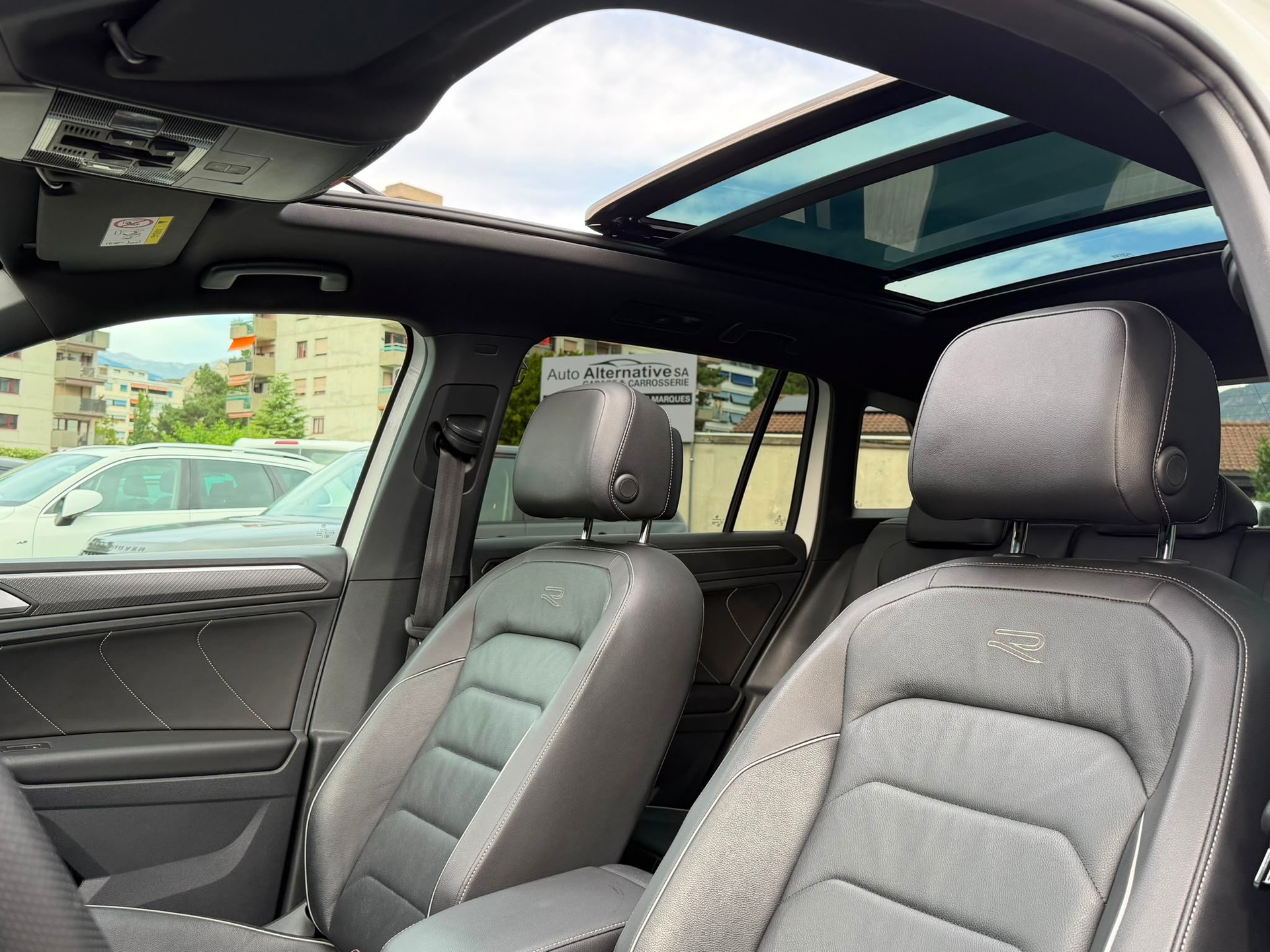 VW Tiguan 2.0 TDI SCR R-Line 4Motion DSG-image-14