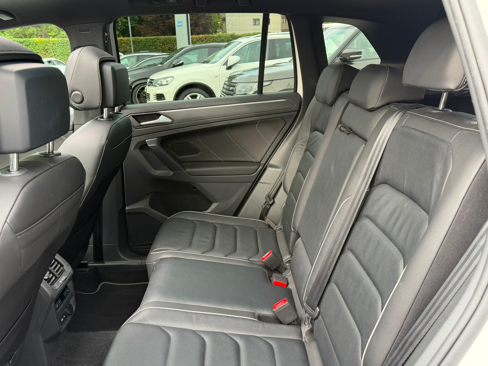 VW Tiguan 2.0 TDI SCR R-Line 4Motion DSG-image-10