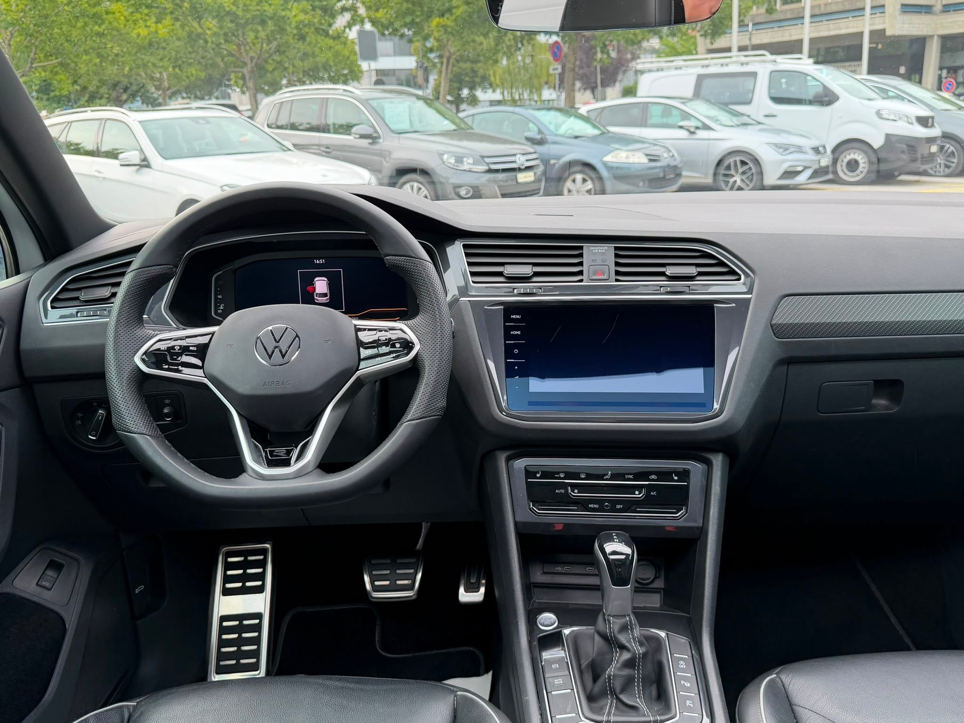 VW Tiguan 2.0 TDI SCR R-Line 4Motion DSG-image-13