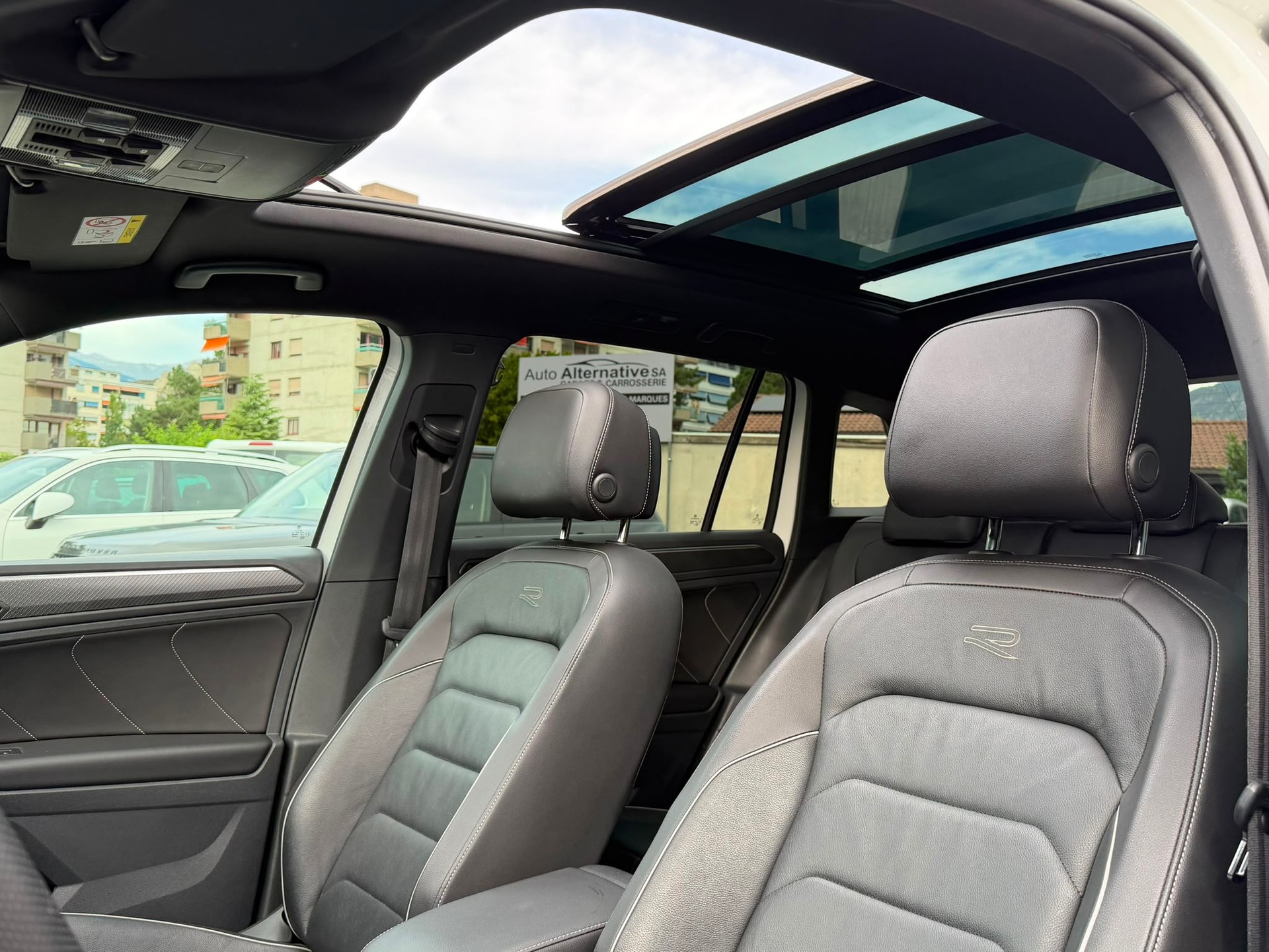 VW Tiguan 2.0 TDI SCR R-Line 4Motion DSG-image-30
