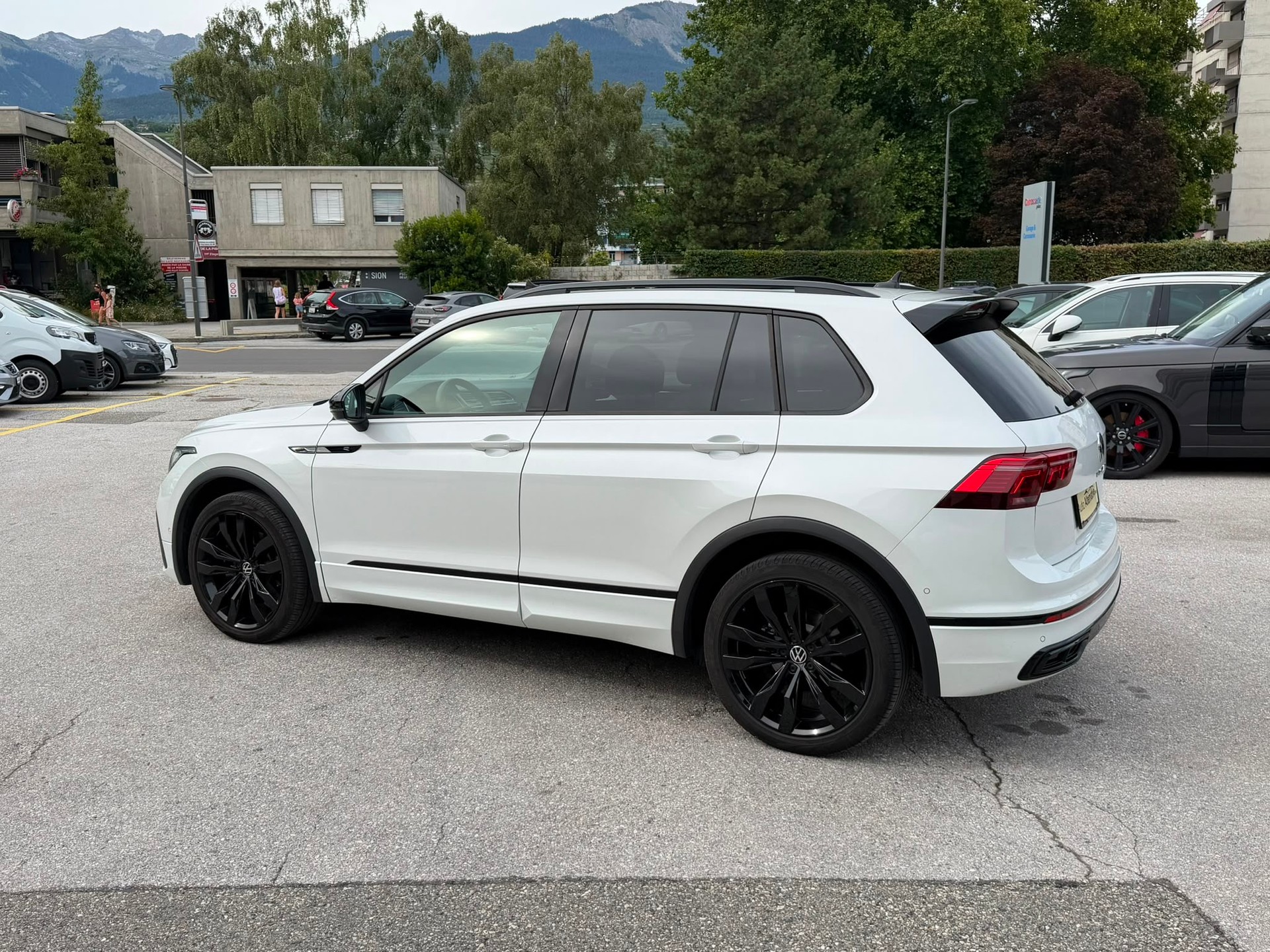 VW Tiguan 2.0 TDI SCR R-Line 4Motion DSG-image-8