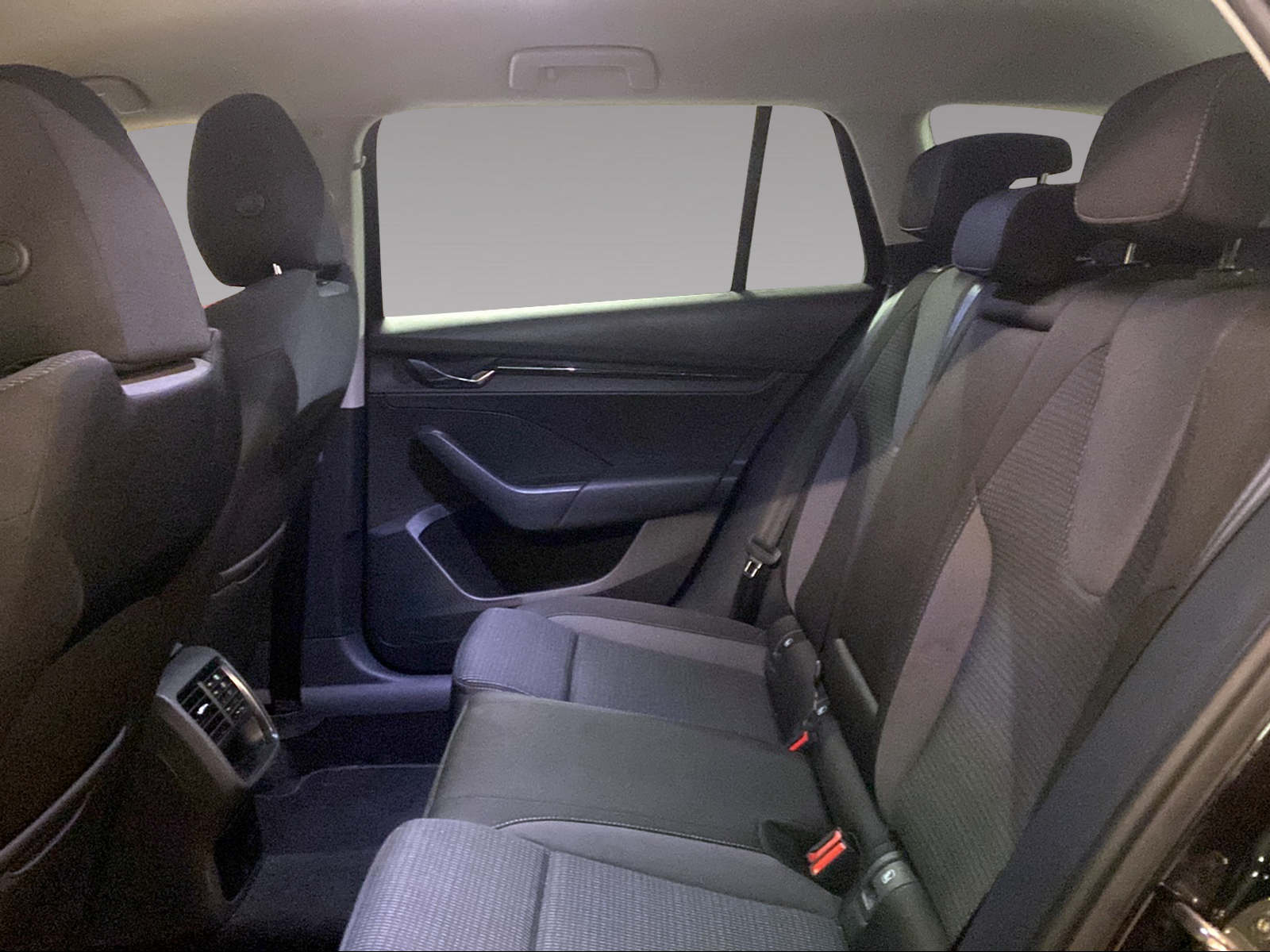 SKODA Octavia Combi 2.0 TDI Ambition 4x4 DSG-image-15