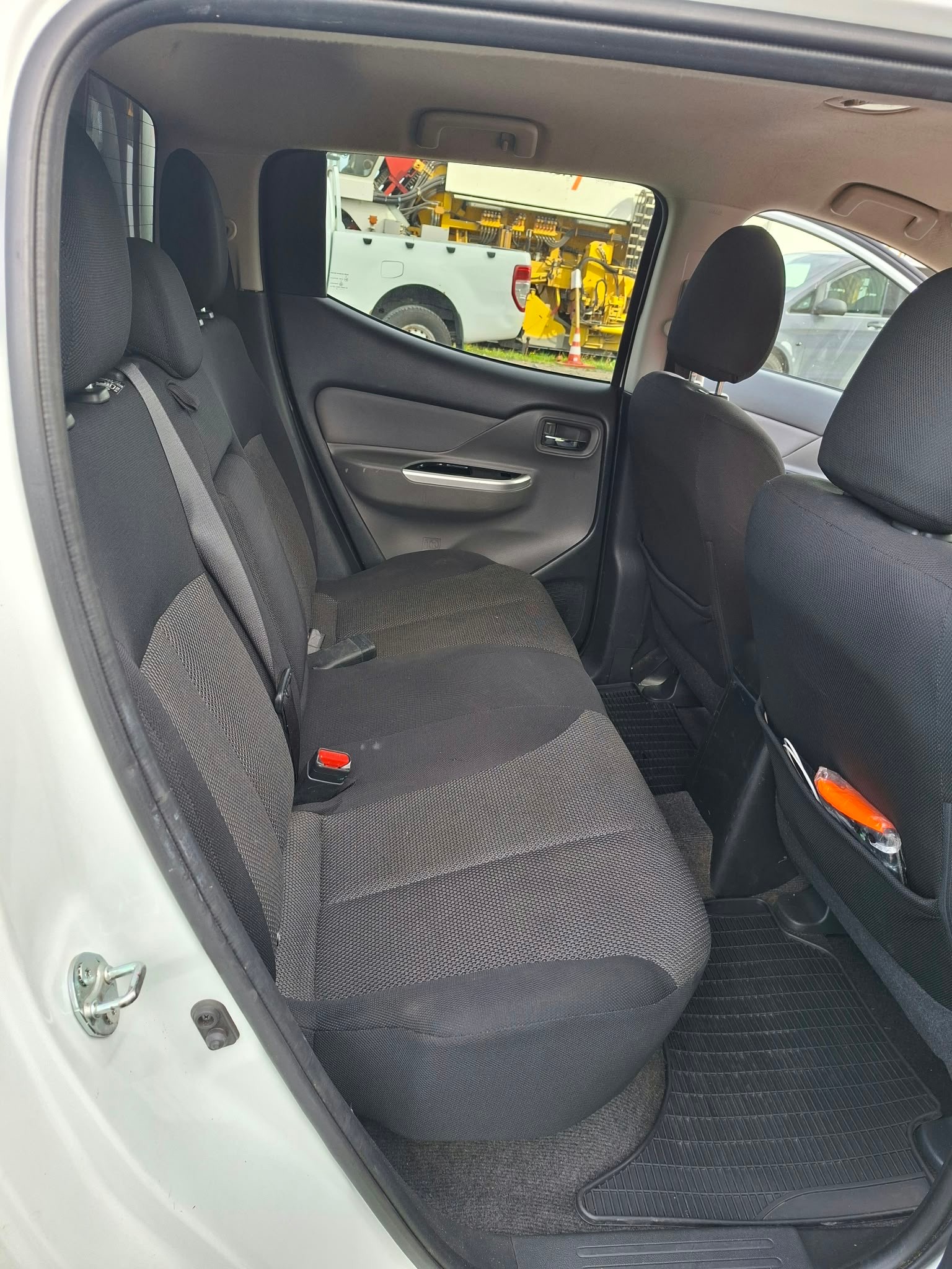 MITSUBISHI L 200 2.4 Style Double Cab A-image-6
