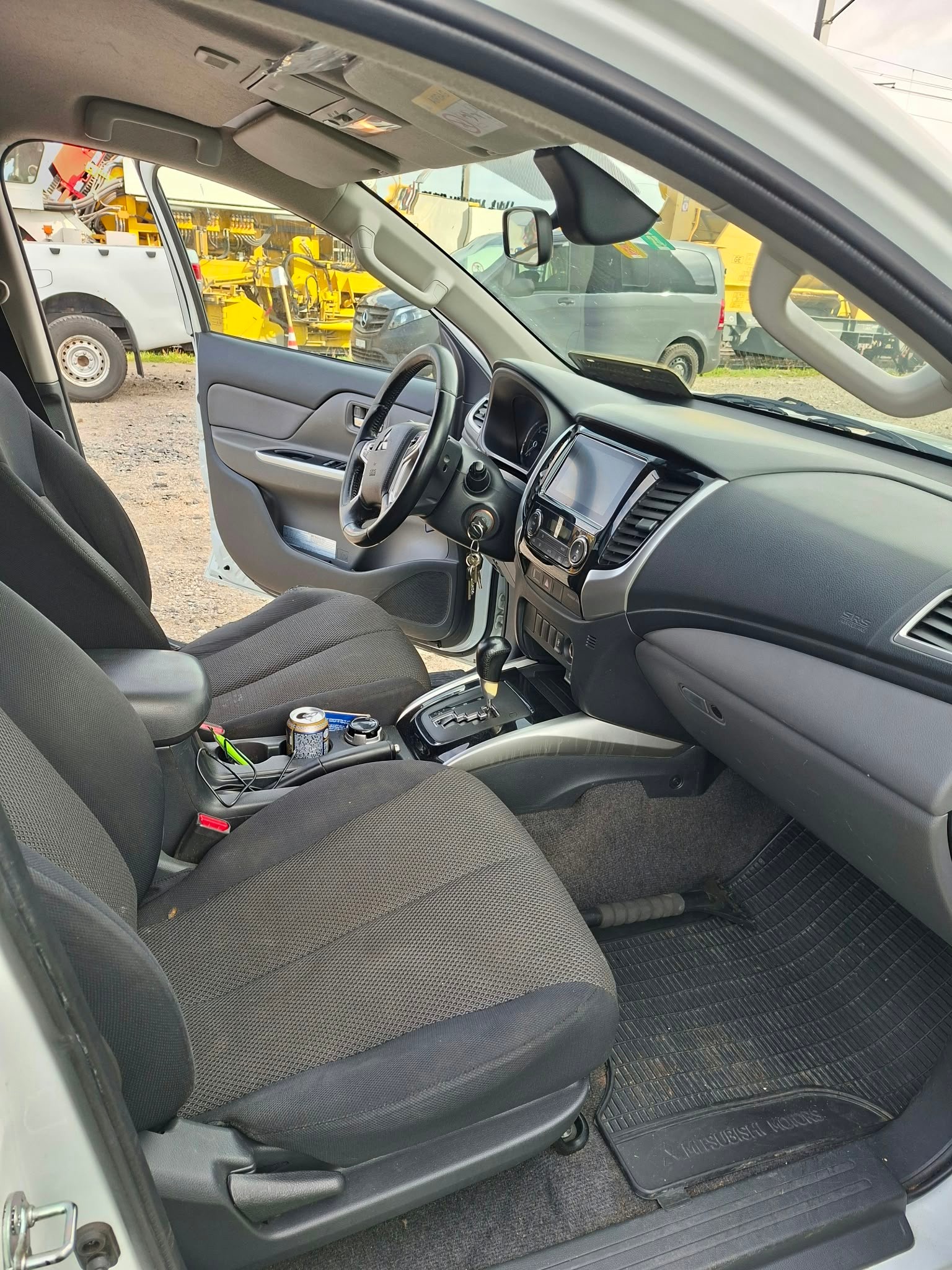MITSUBISHI L 200 2.4 Style Double Cab A-image-5
