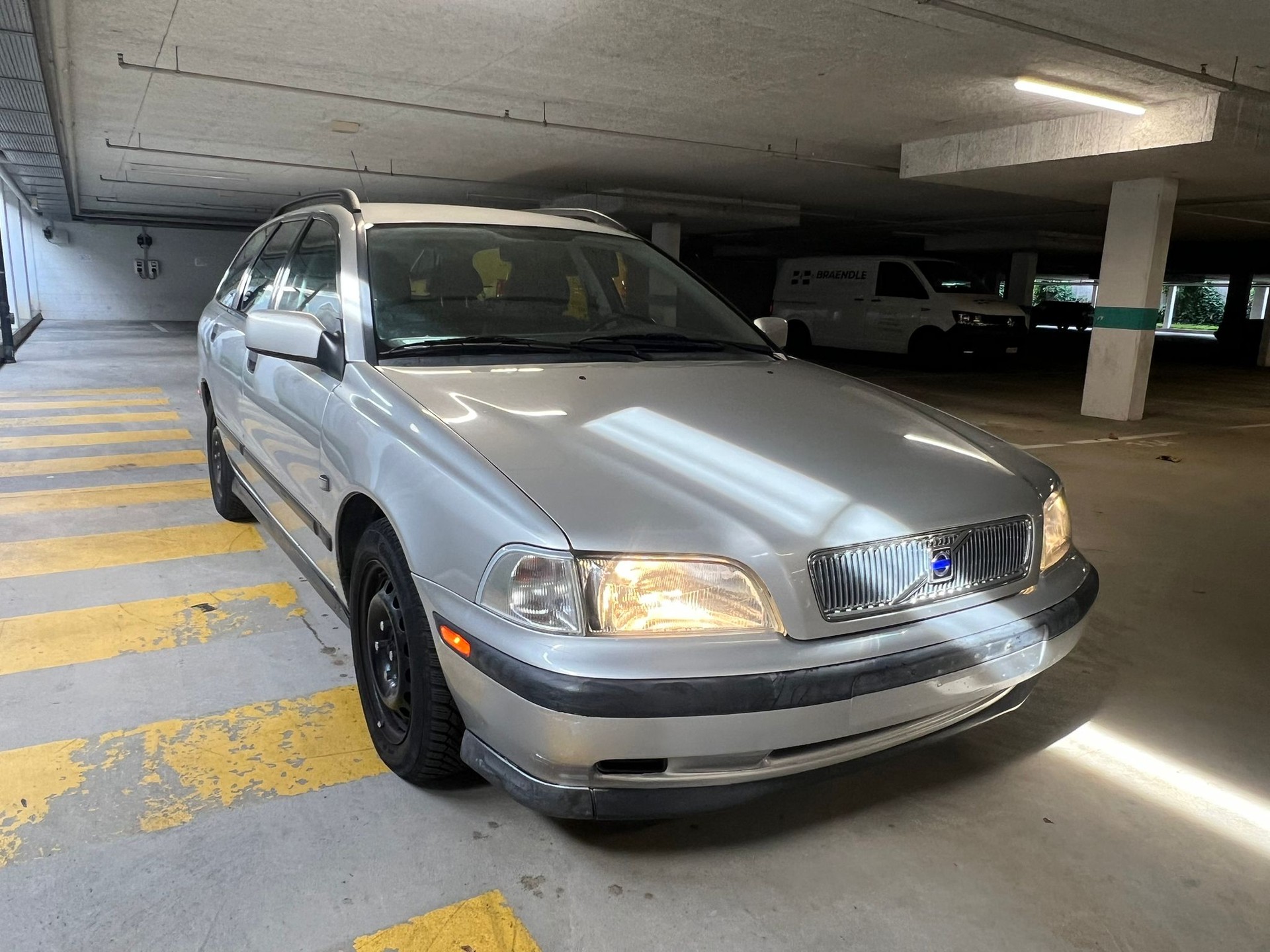 VOLVO V40 2.0 // MFK NEU, Automatik-image-6