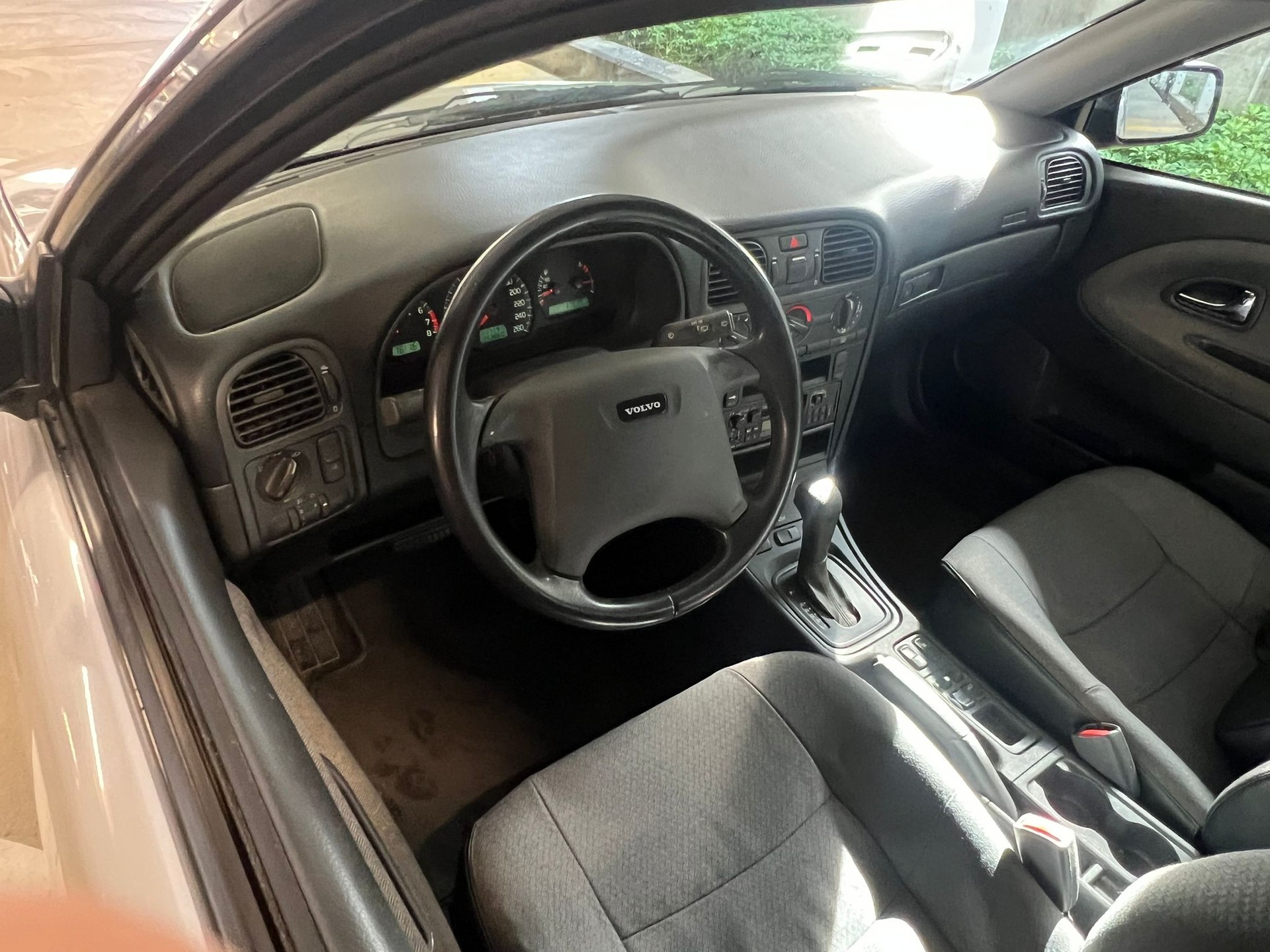 VOLVO V40 2.0 // MFK NEU, Automatik-image-8