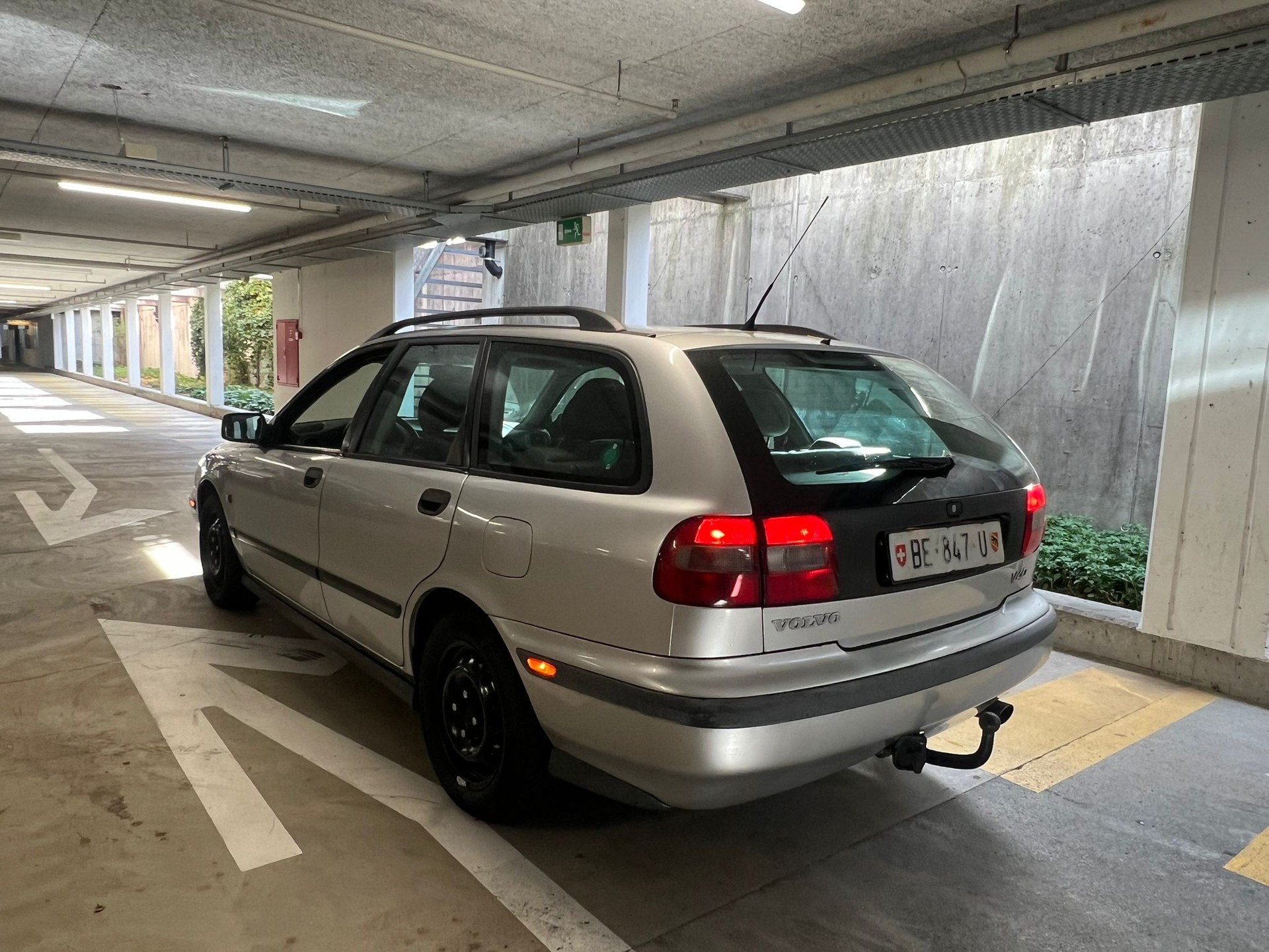 VOLVO V40 2.0 // MFK NEU, Automatik-image-4