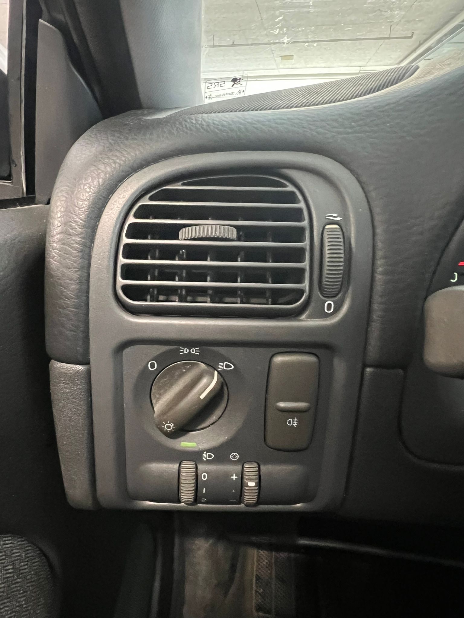 VOLVO V40 2.0 // MFK NEU, Automatik-image-19