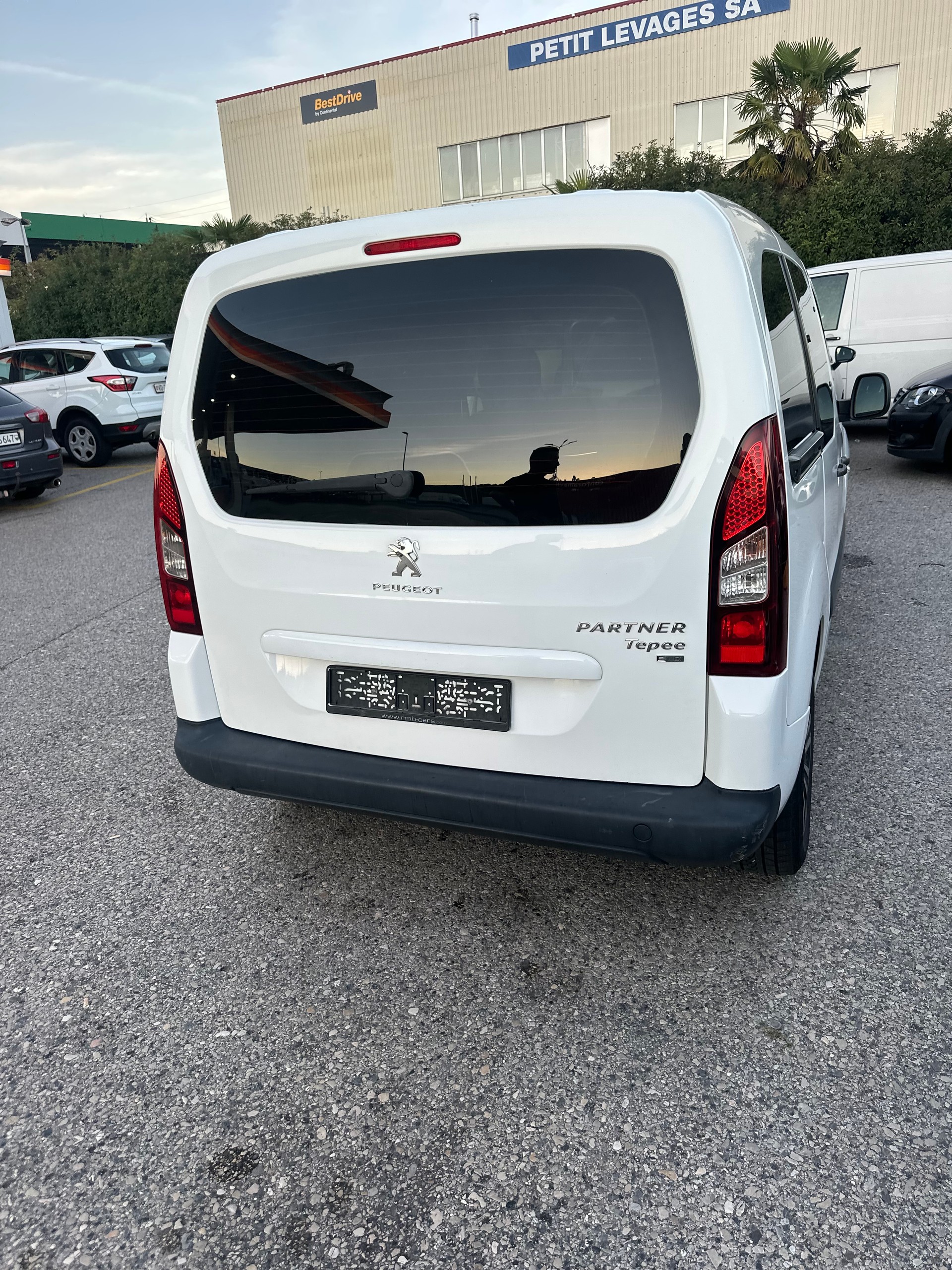 PEUGEOT Partner 1.6 e-HDI Family-image-8