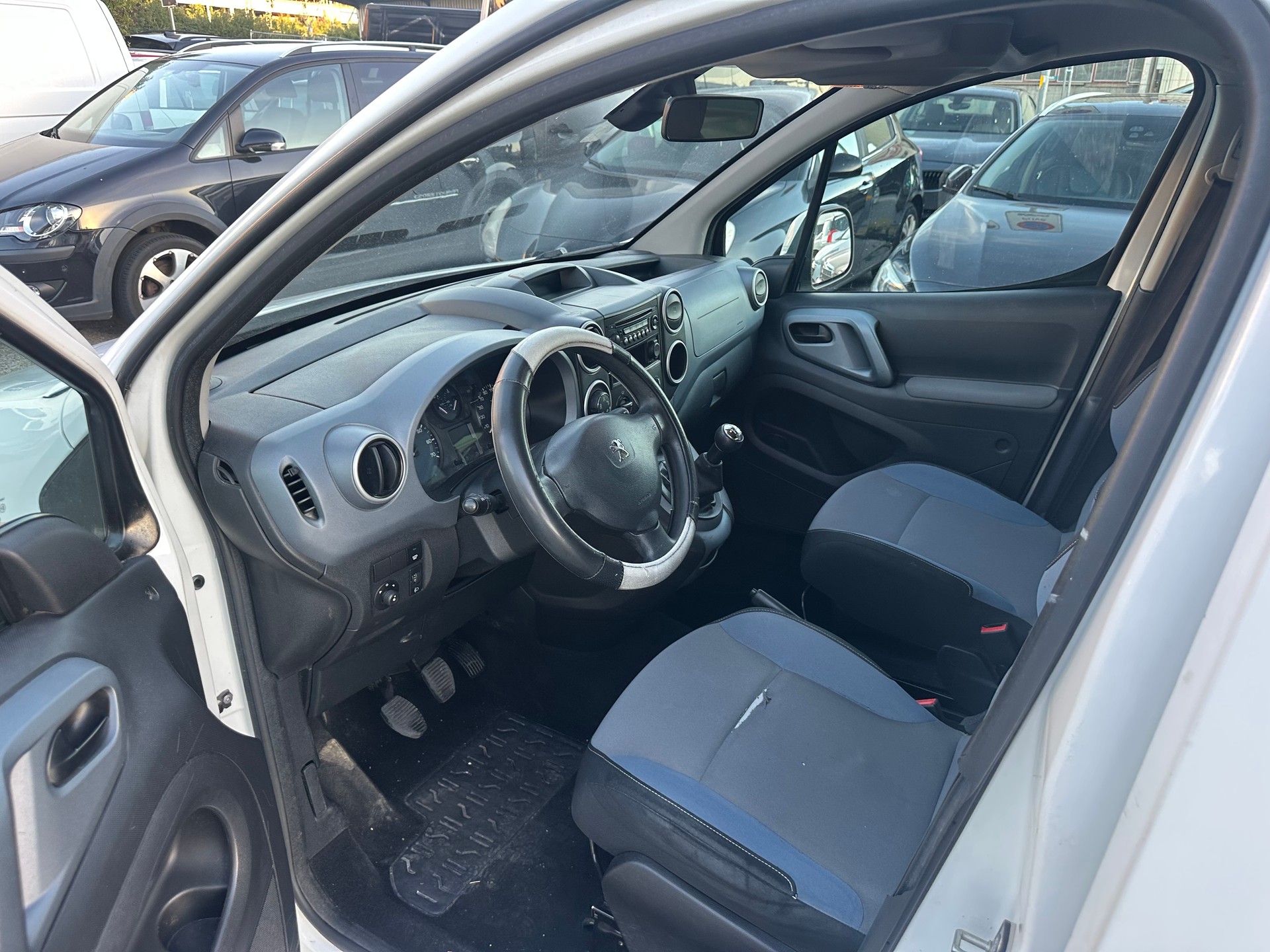 PEUGEOT Partner 1.6 e-HDI Family-image-5