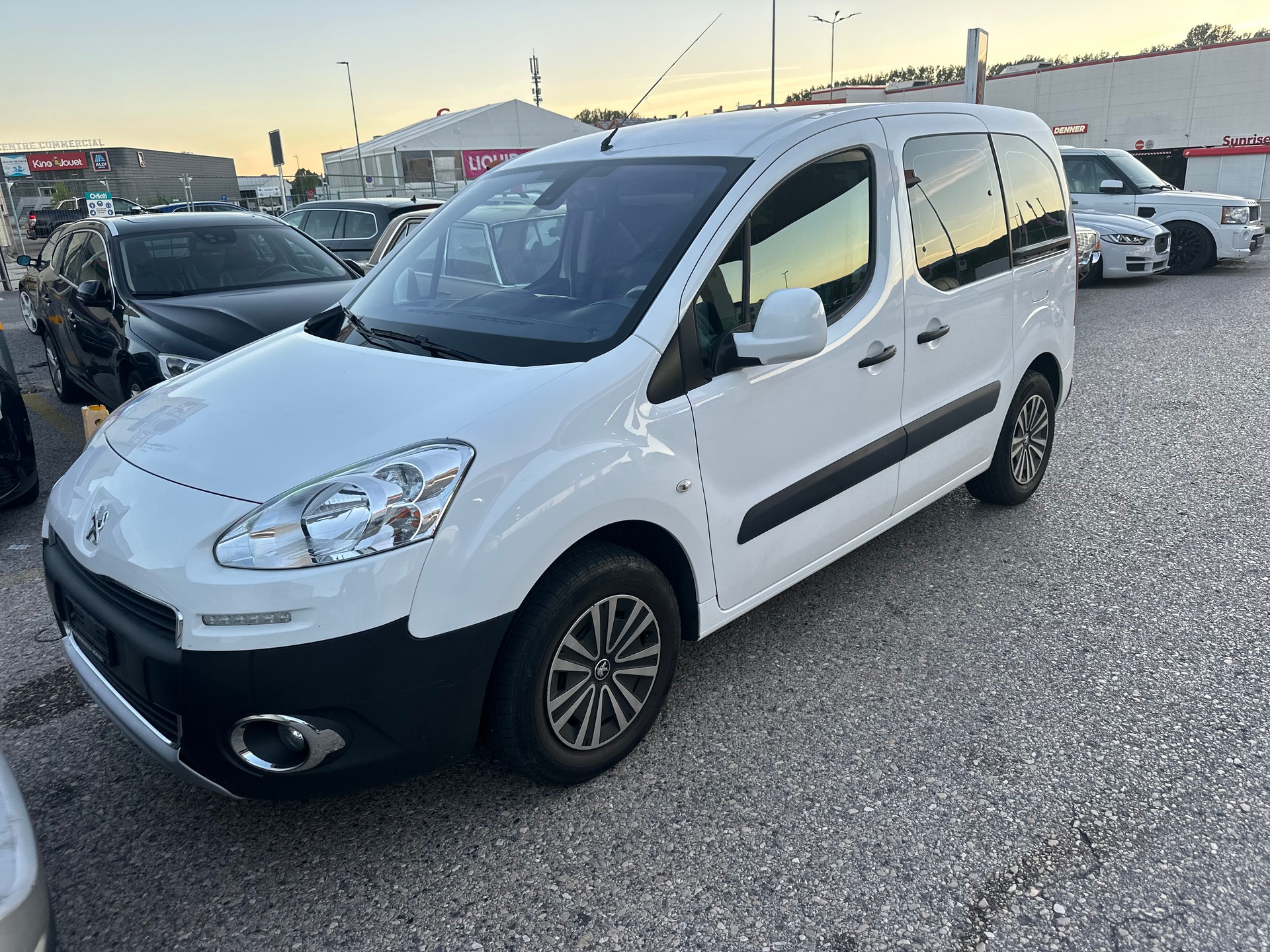 PEUGEOT Partner 1.6 e-HDI Family-image-7