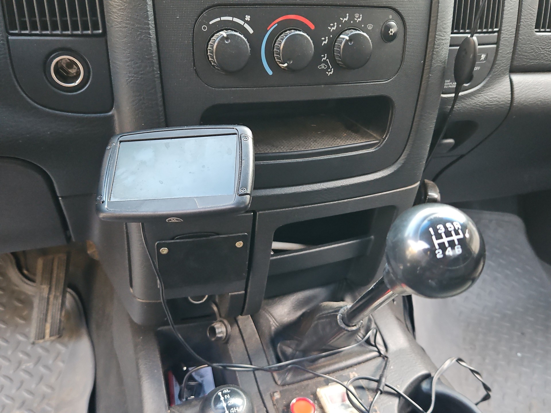 DODGE 2500 Cummins Haevy Duty 10t AHK-image-8