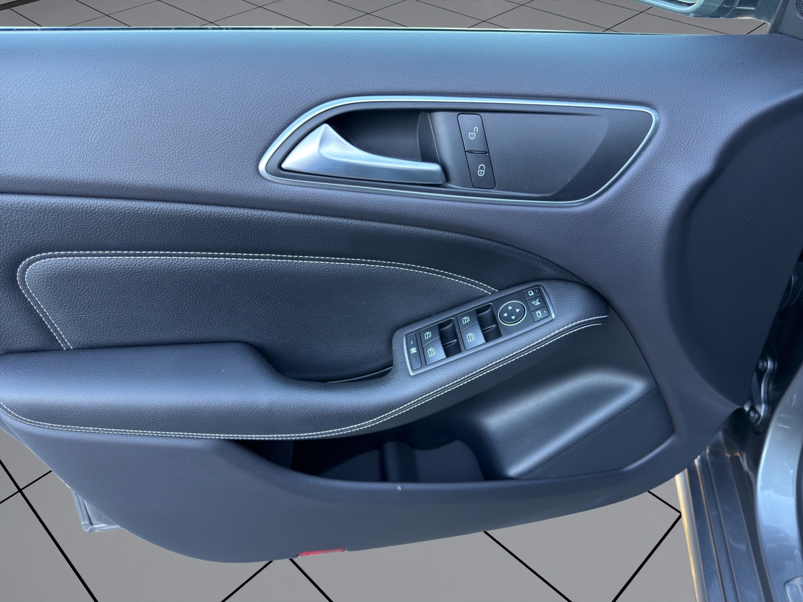 MERCEDES-BENZ B 200-image-9