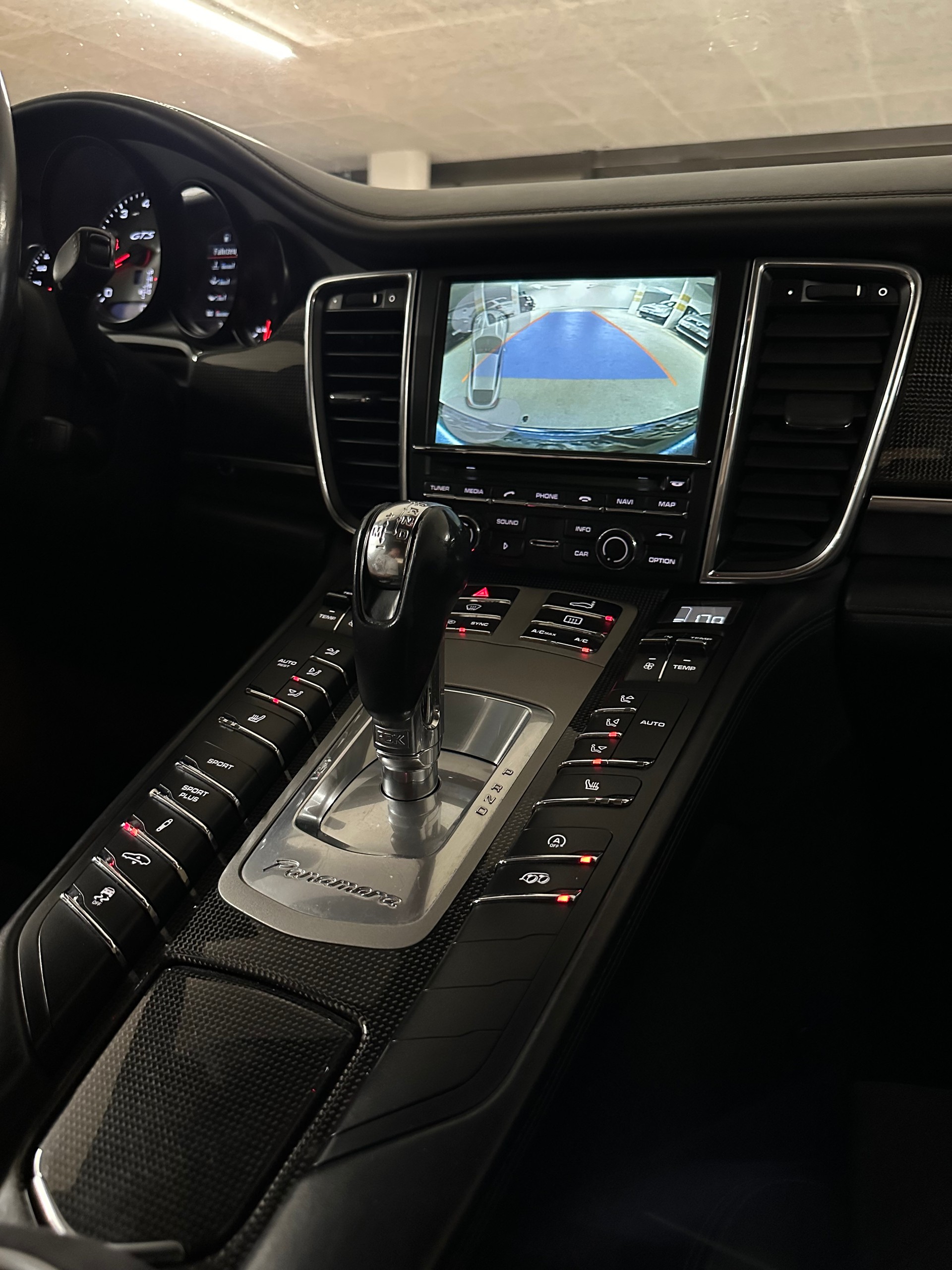 PORSCHE Panamera GTS V8 4.8 PDK-image-2