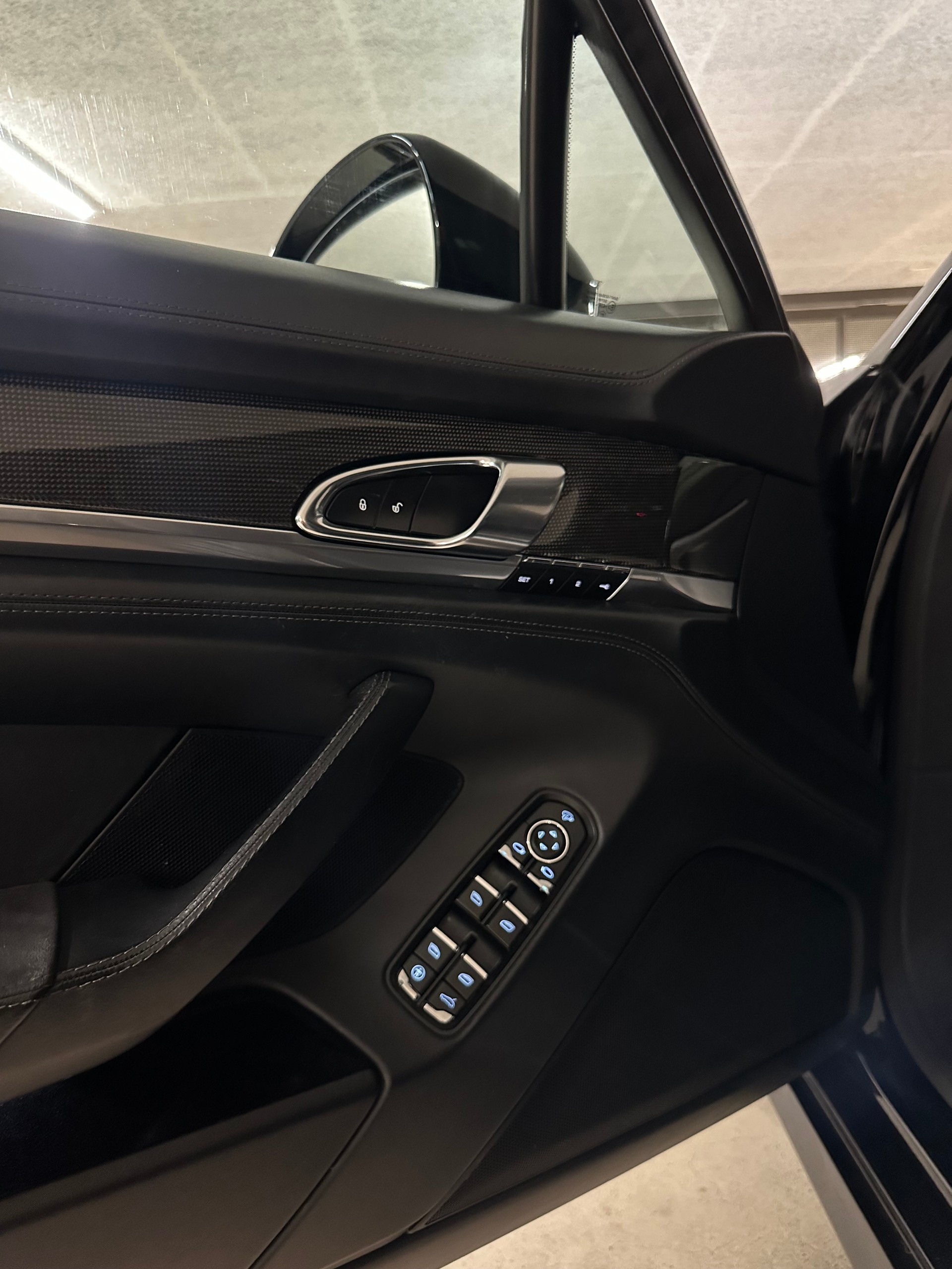 PORSCHE Panamera GTS V8 4.8 PDK-image-4