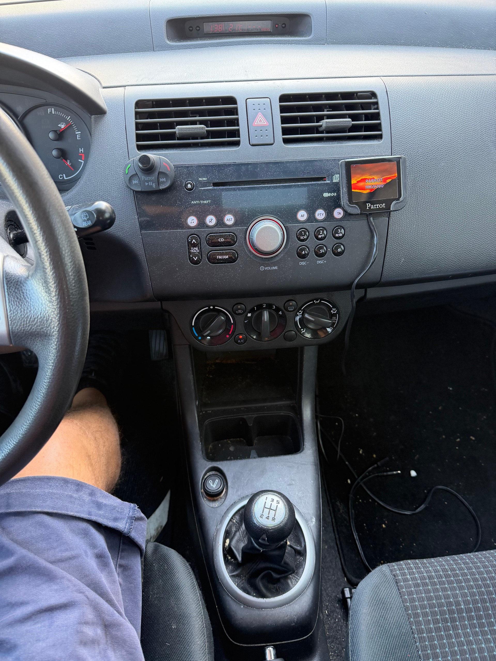 SUZUKI Swift 1.3i 16V GL Top-image-6
