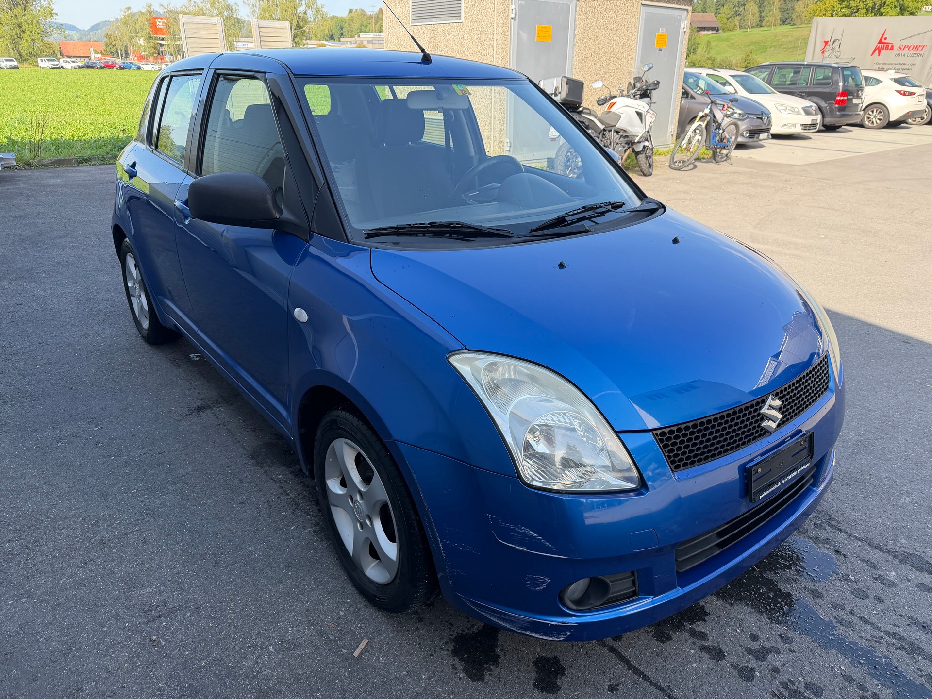 SUZUKI Swift 1.3i 16V GL Top-image-1