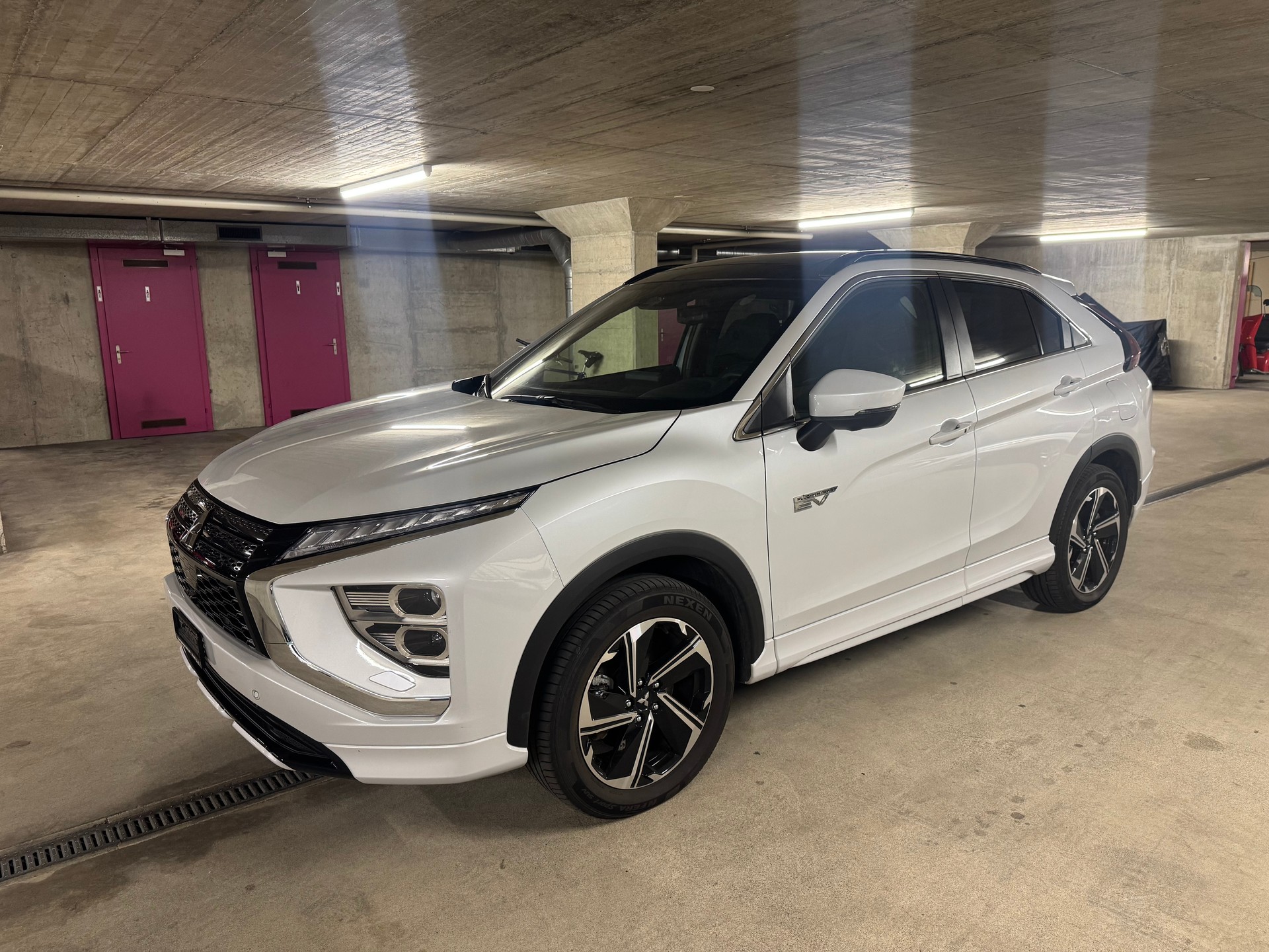 MITSUBISHI Eclipse Cross 2.4 PHEV Diamond 4WD-image-2