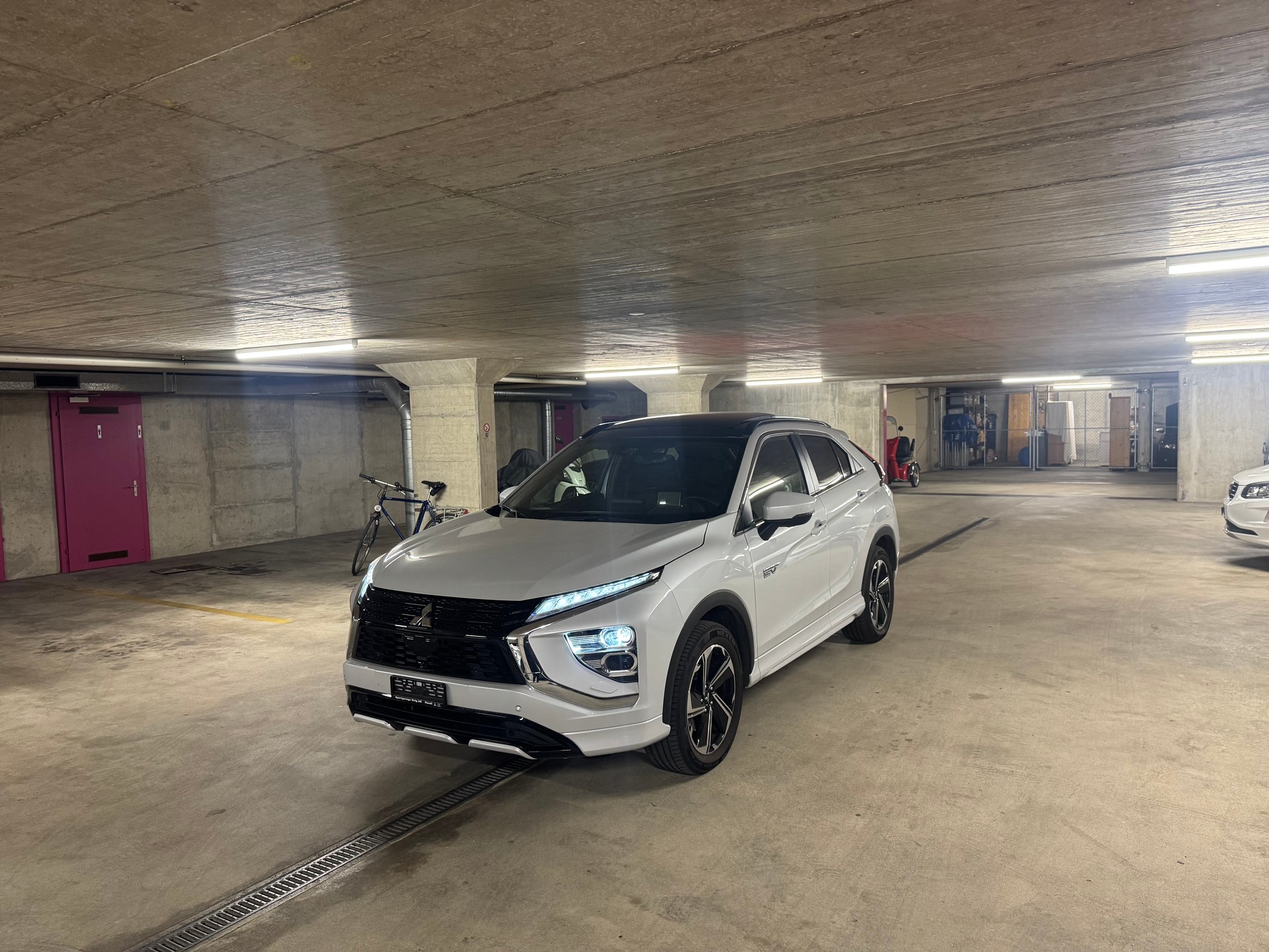 MITSUBISHI Eclipse Cross 2.4 PHEV Diamond 4WD-image-15