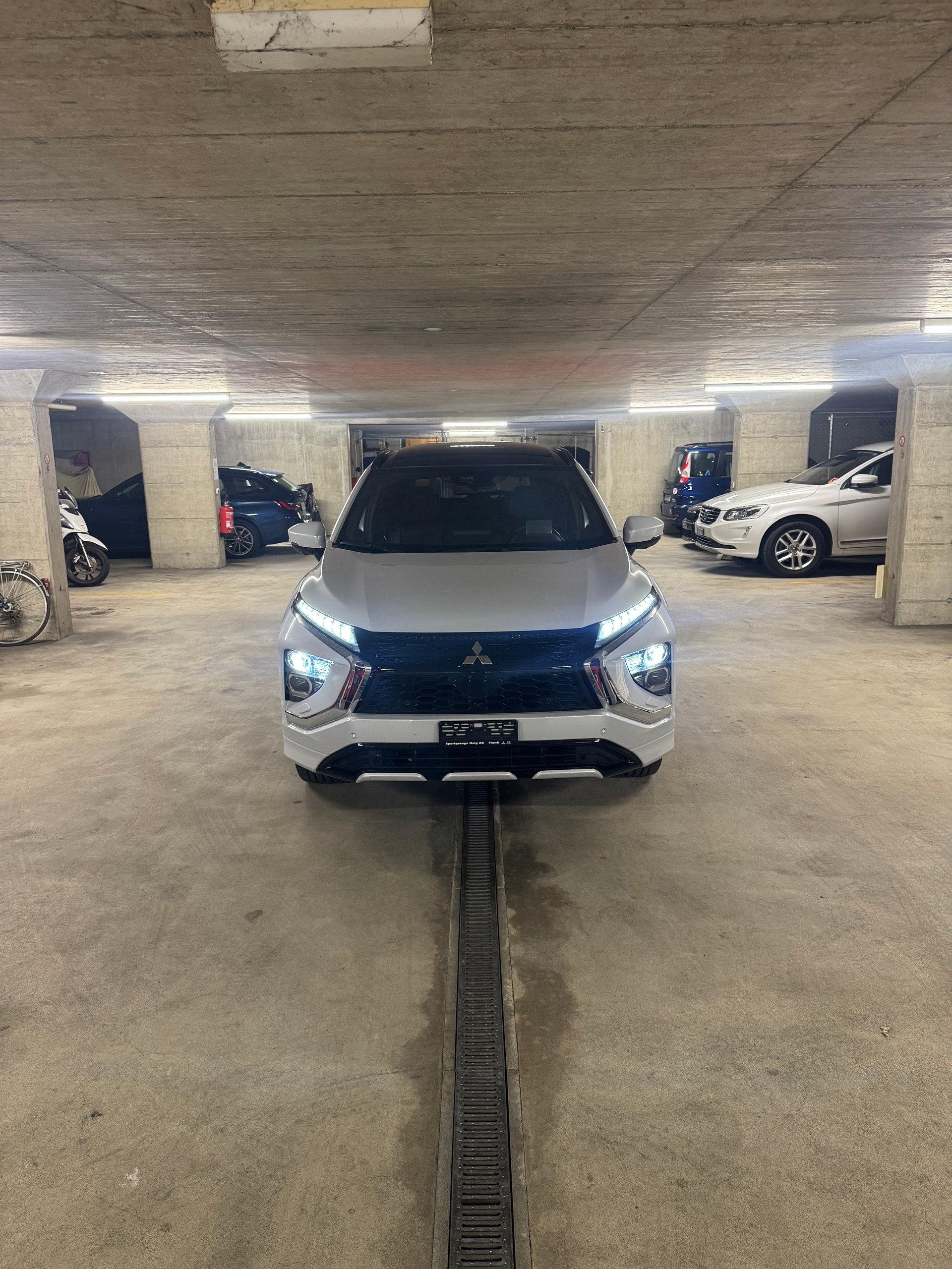 MITSUBISHI Eclipse Cross 2.4 PHEV Diamond 4WD-image-14