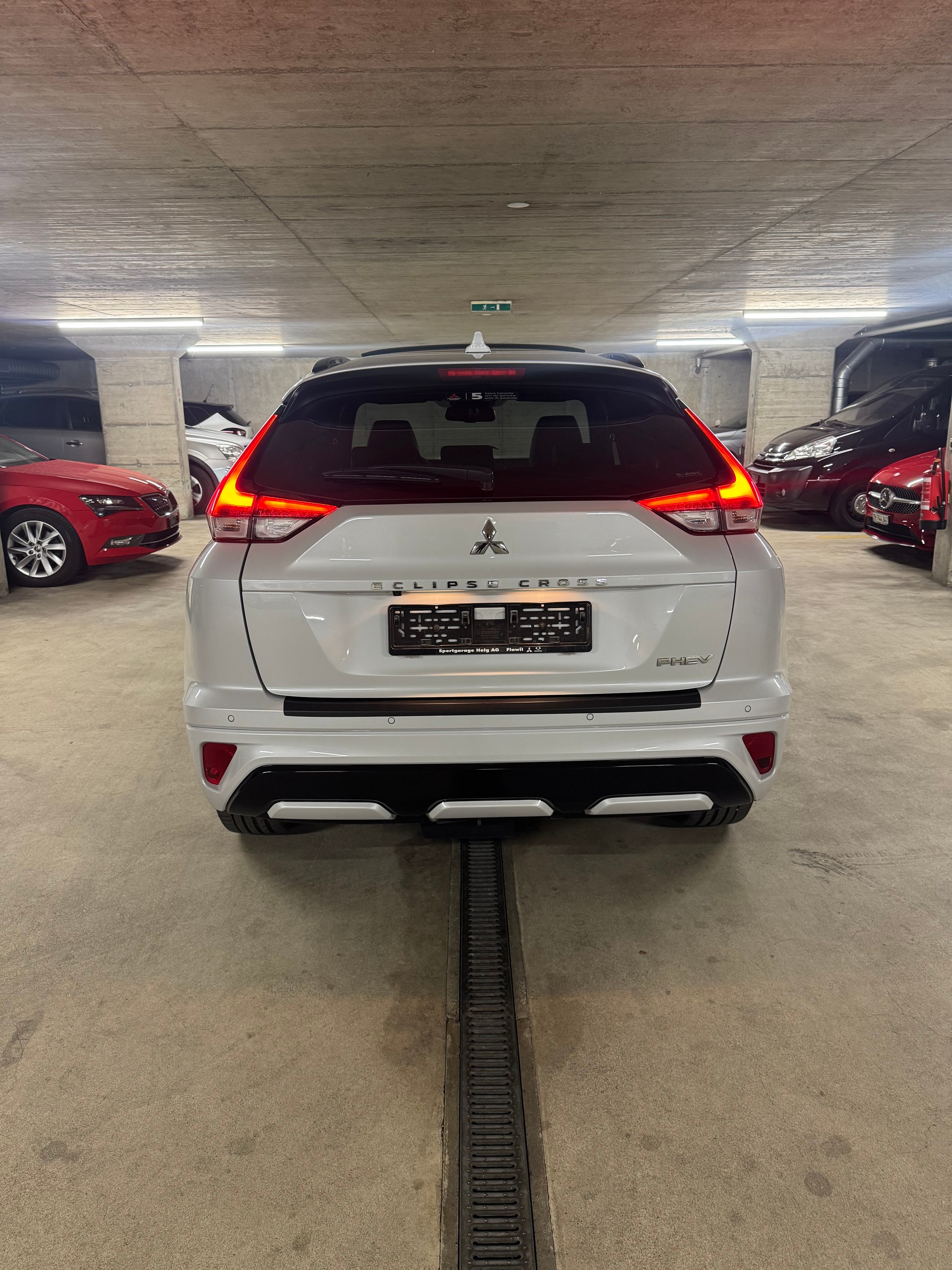 MITSUBISHI Eclipse Cross 2.4 PHEV Diamond 4WD-image-5