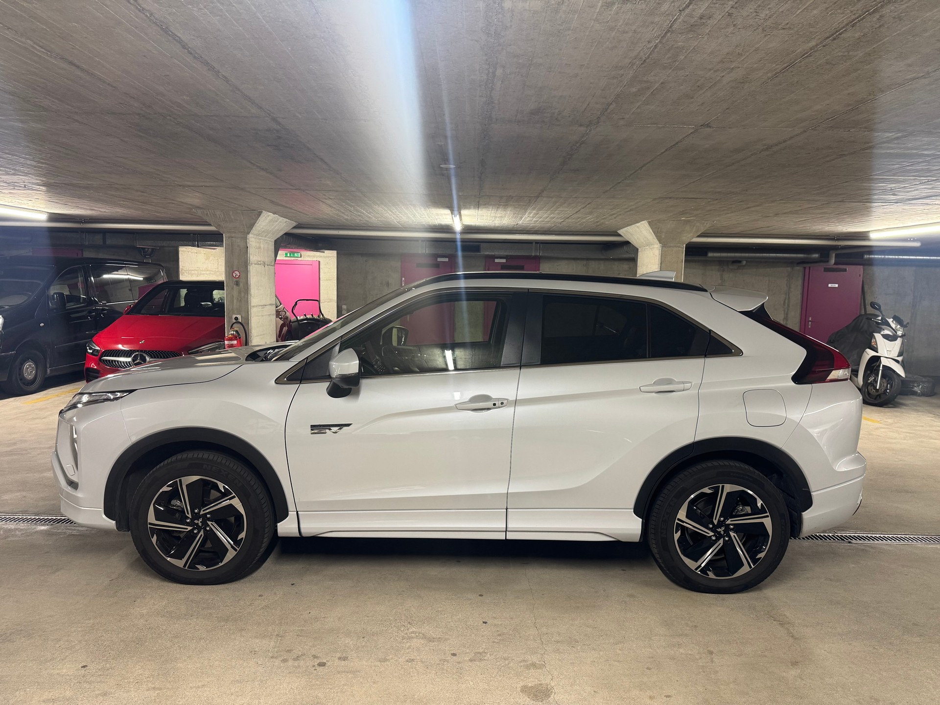 MITSUBISHI Eclipse Cross 2.4 PHEV Diamond 4WD-image-3