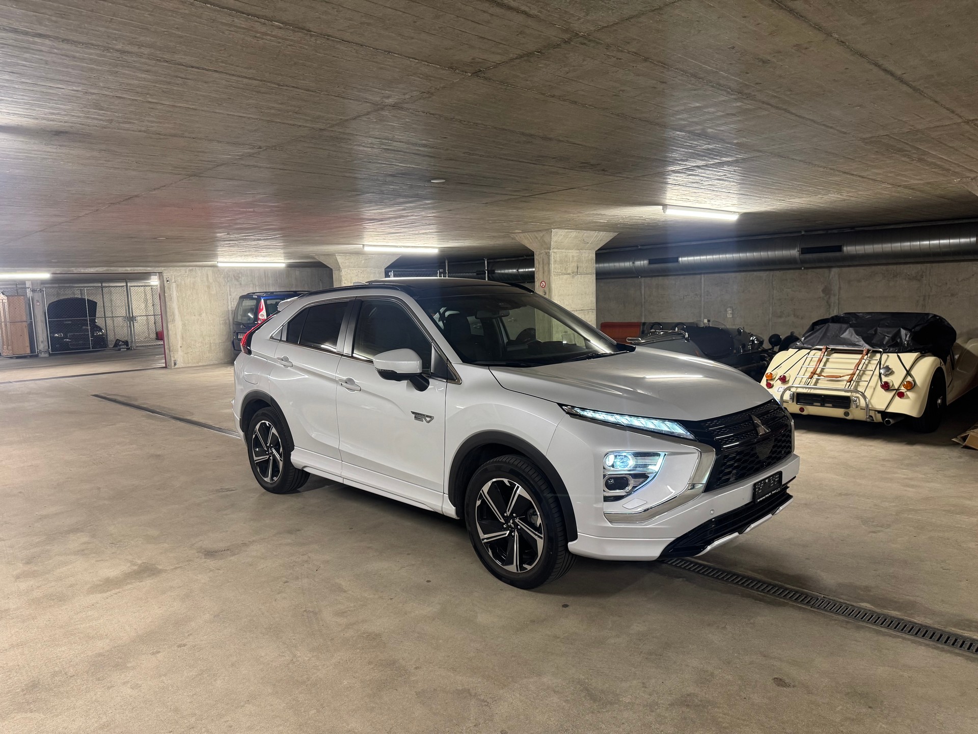 MITSUBISHI Eclipse Cross 2.4 PHEV Diamond 4WD-image-13
