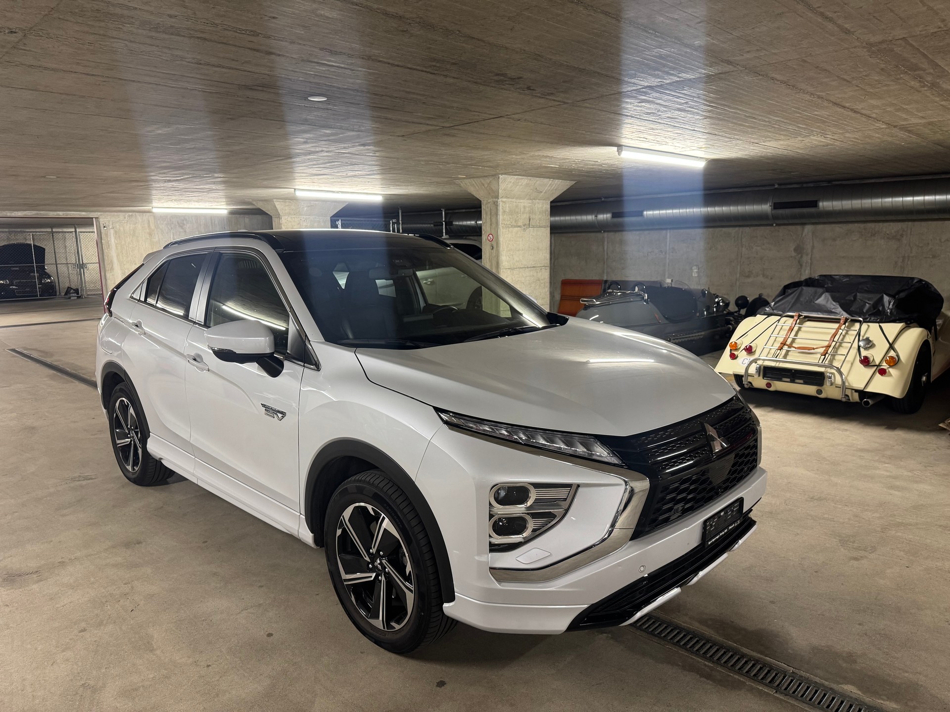 MITSUBISHI Eclipse Cross 2.4 PHEV Diamond 4WD-image-0