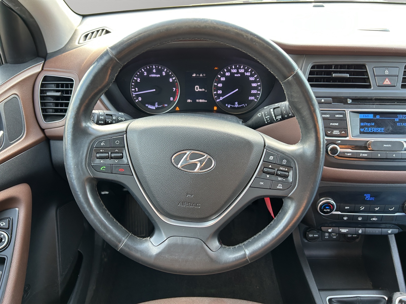 HYUNDAI i20 1.4 Amplia-image-14