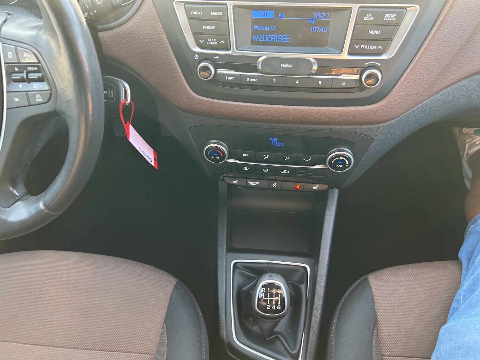 HYUNDAI i20 1.4 Amplia-image-11