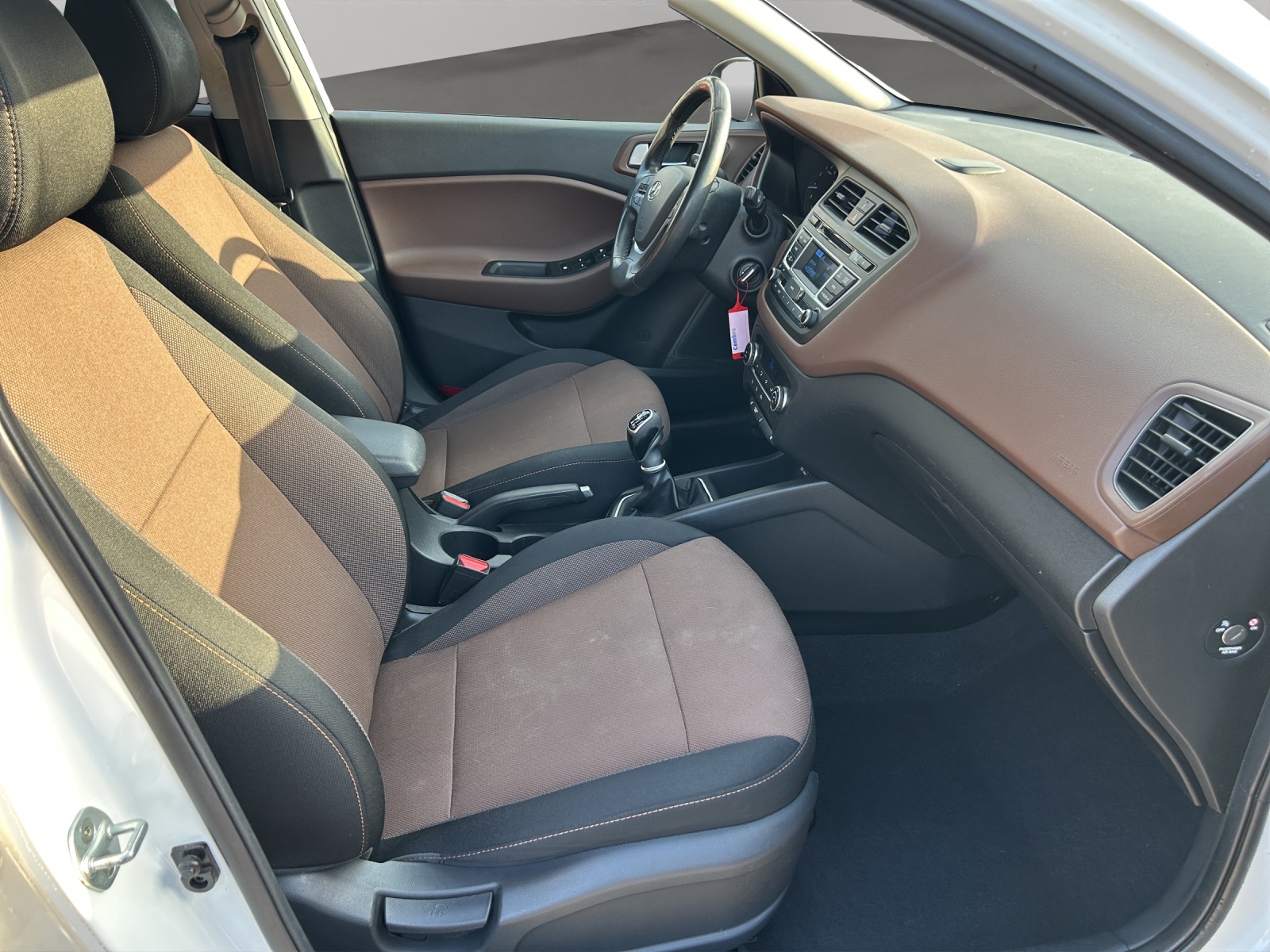 HYUNDAI i20 1.4 Amplia-image-20