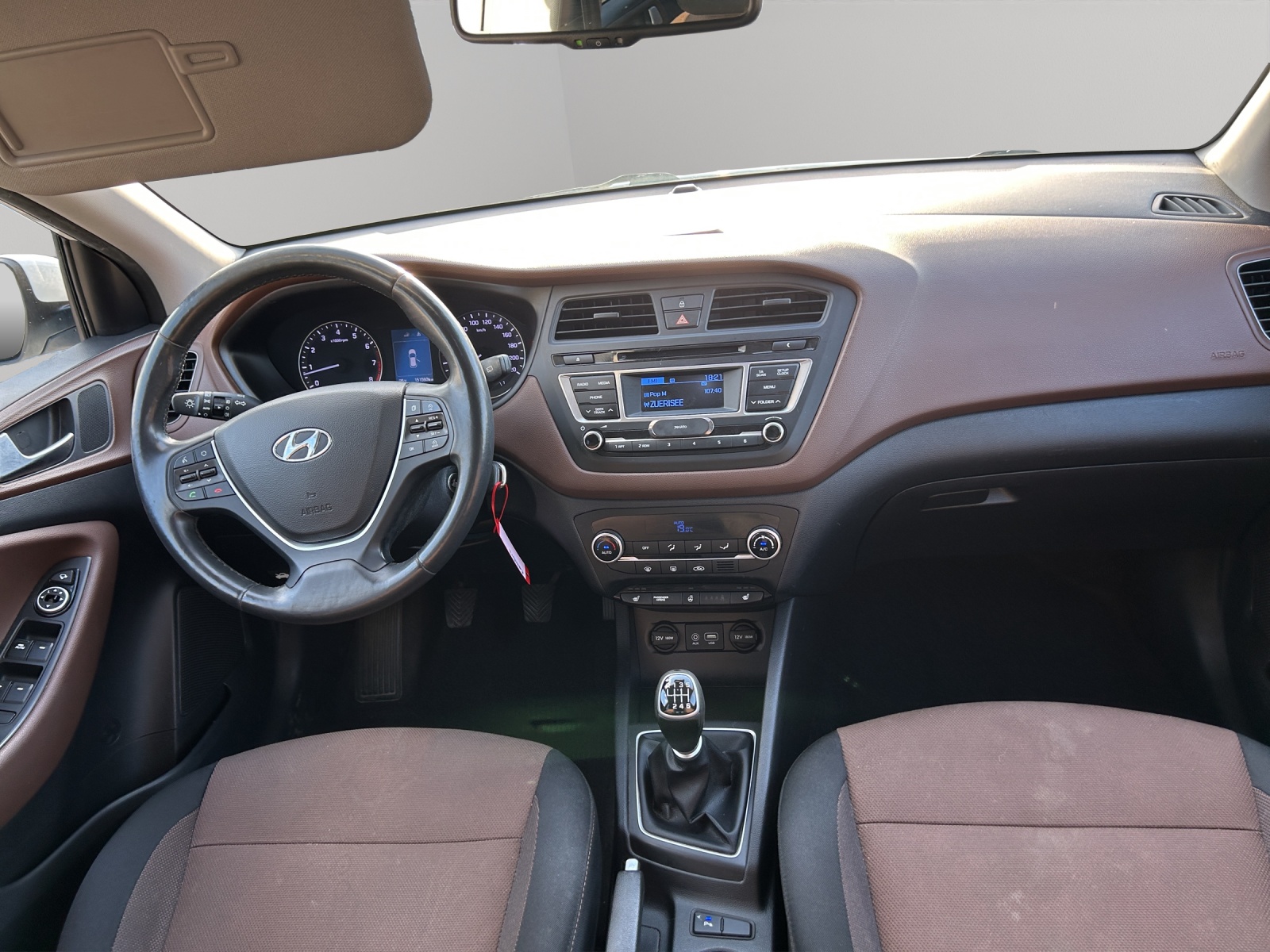 HYUNDAI i20 1.4 Amplia-image-16