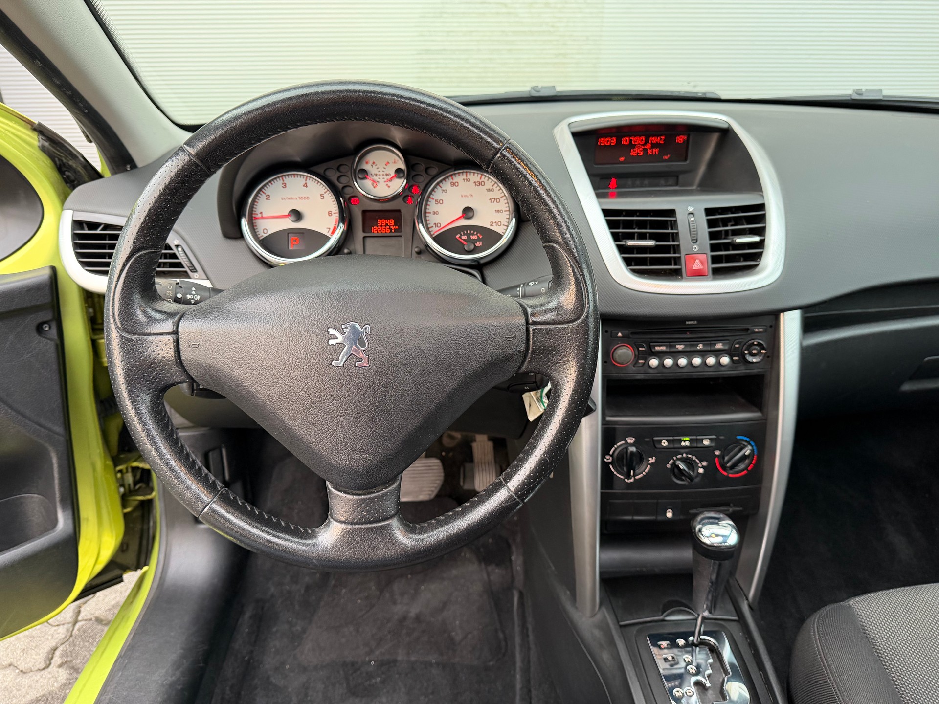 PEUGEOT 207 1.6 16V Sport Automatic-image-10