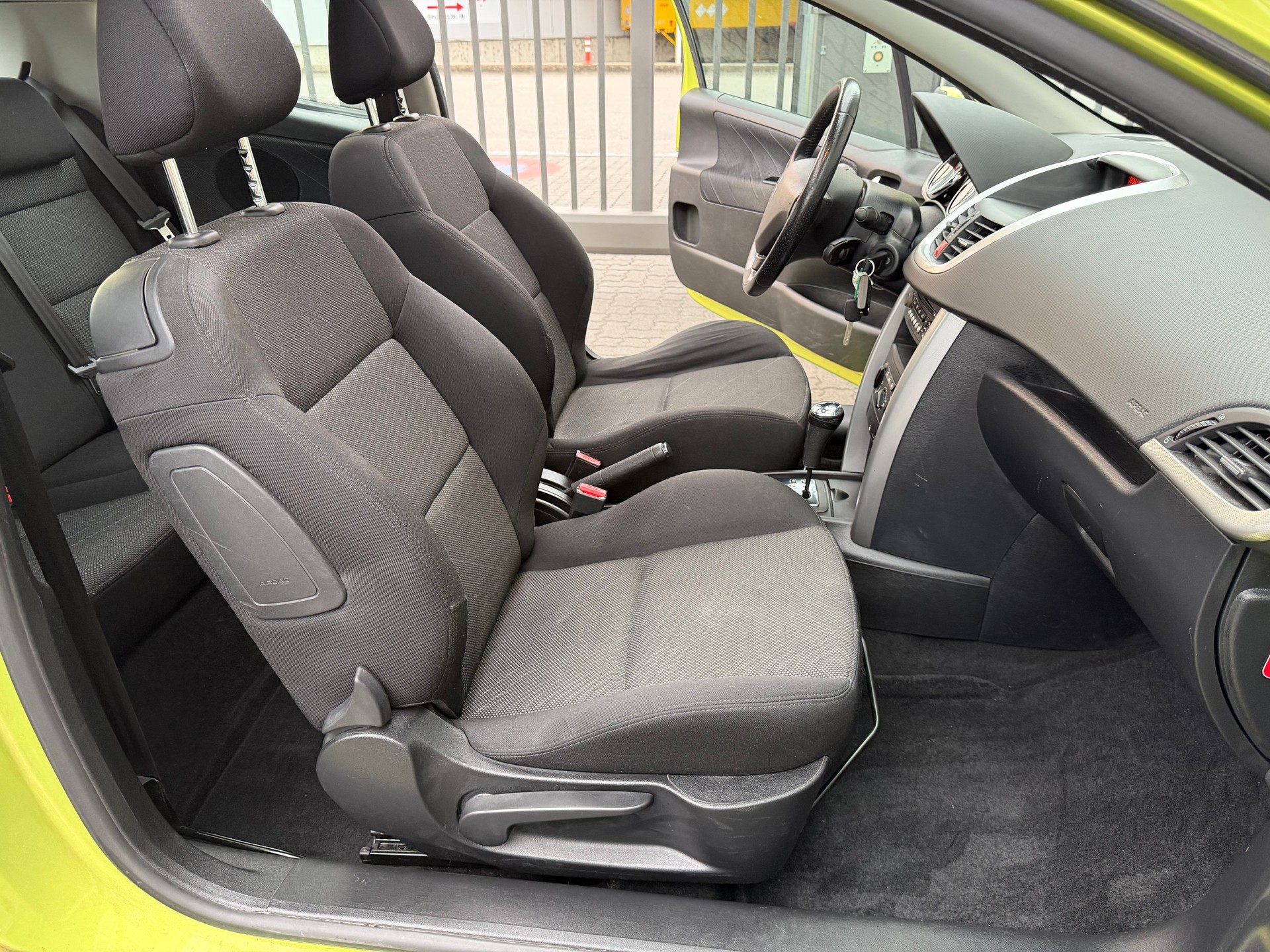 PEUGEOT 207 1.6 16V Sport Automatic-image-13