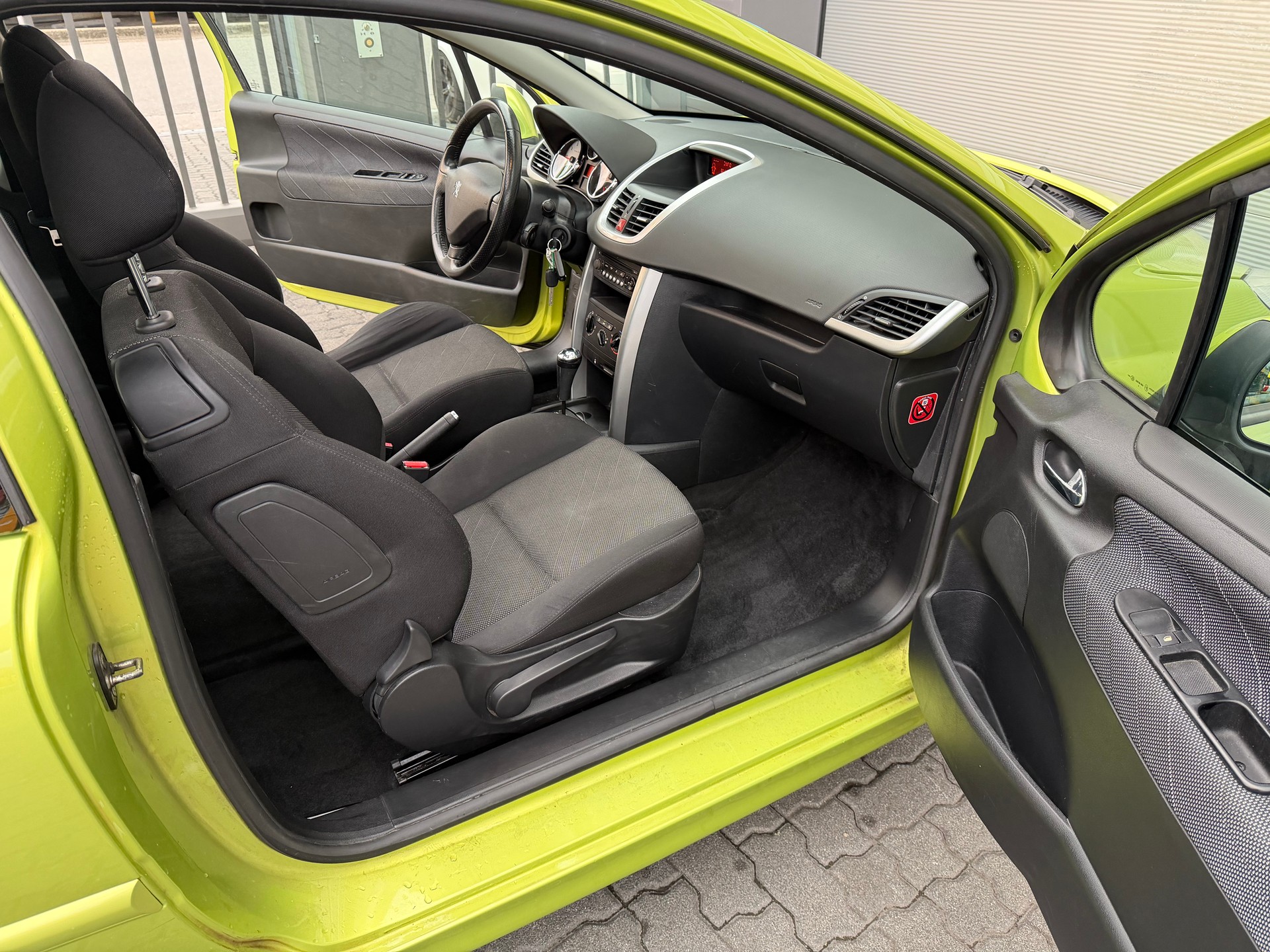 PEUGEOT 207 1.6 16V Sport Automatic-image-12