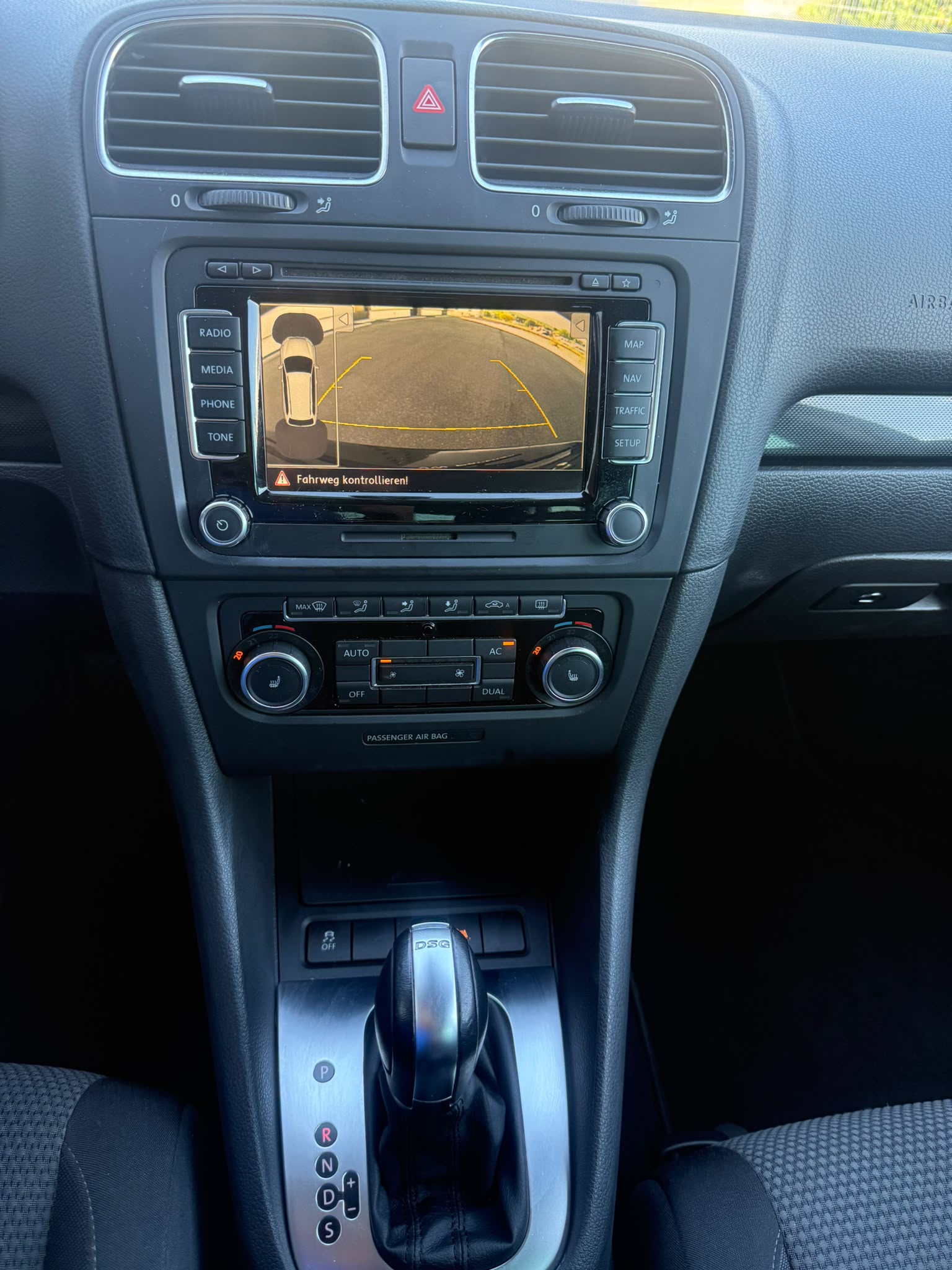 VW Golf Variant 1.4 TSI Highline DSG-image-11