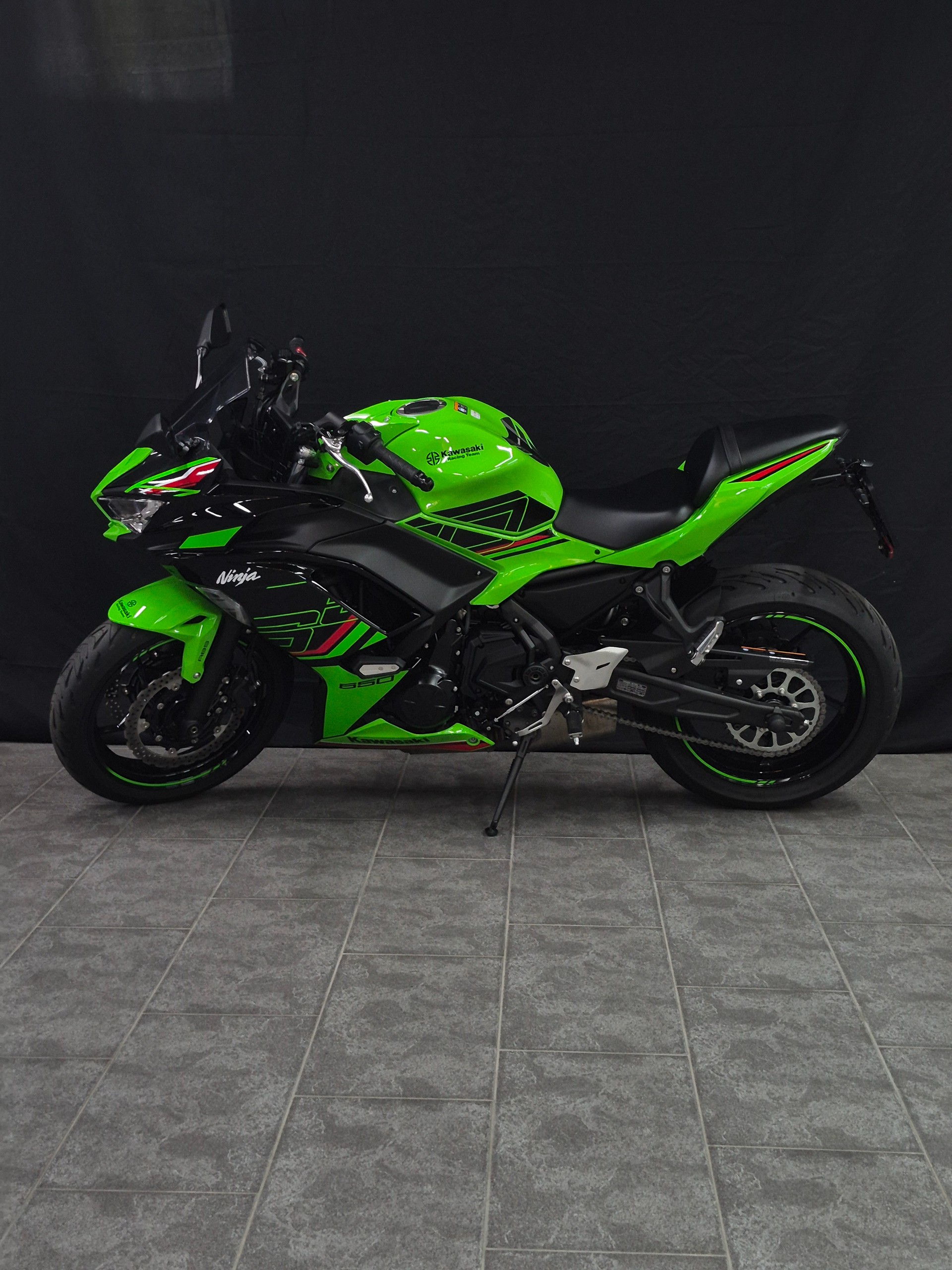 KAWASAKI Ninja 650 (35kW)-showroom-element-3