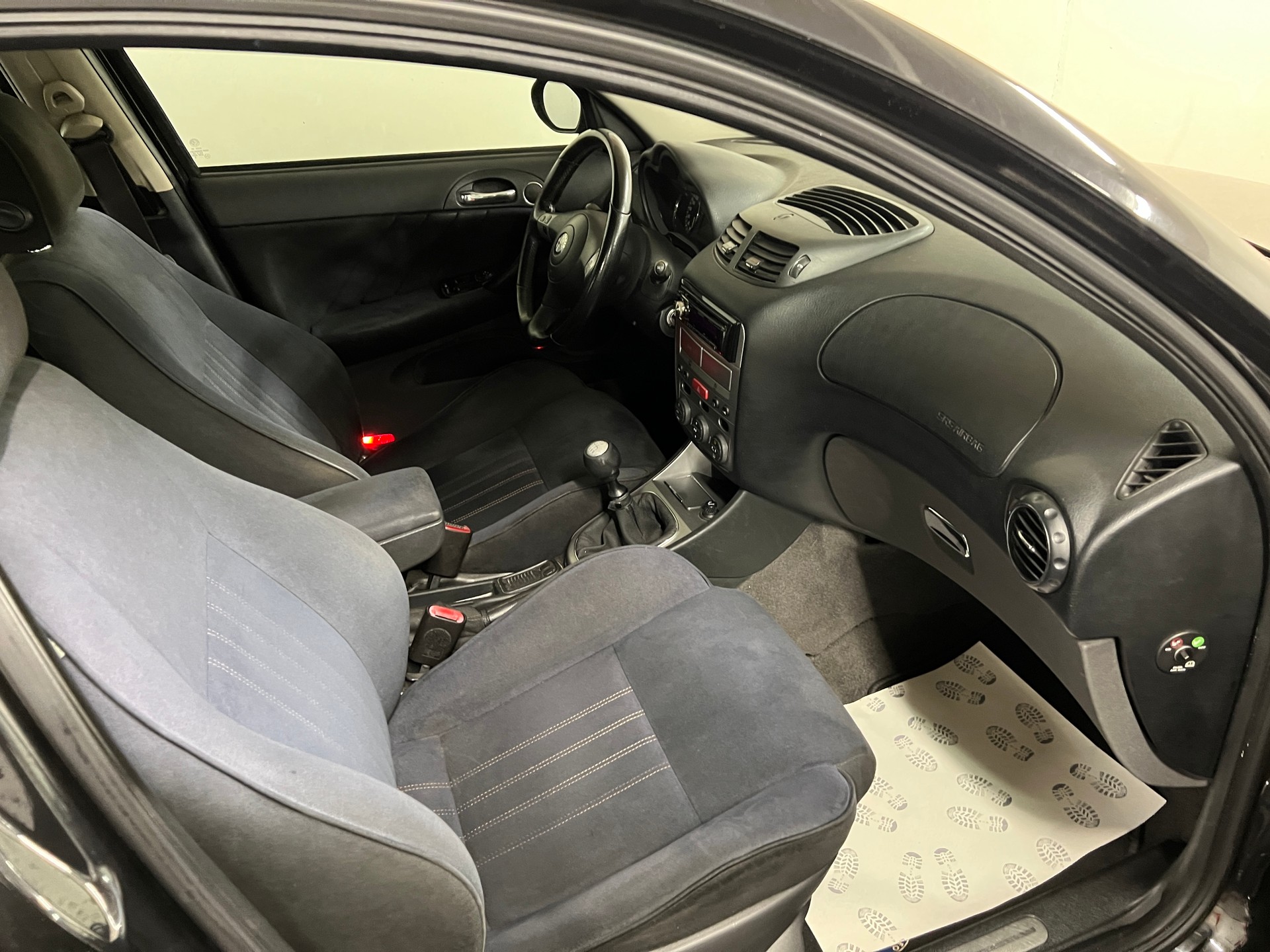 ALFA ROMEO 147 1.9 16V JTD Faces-image-8