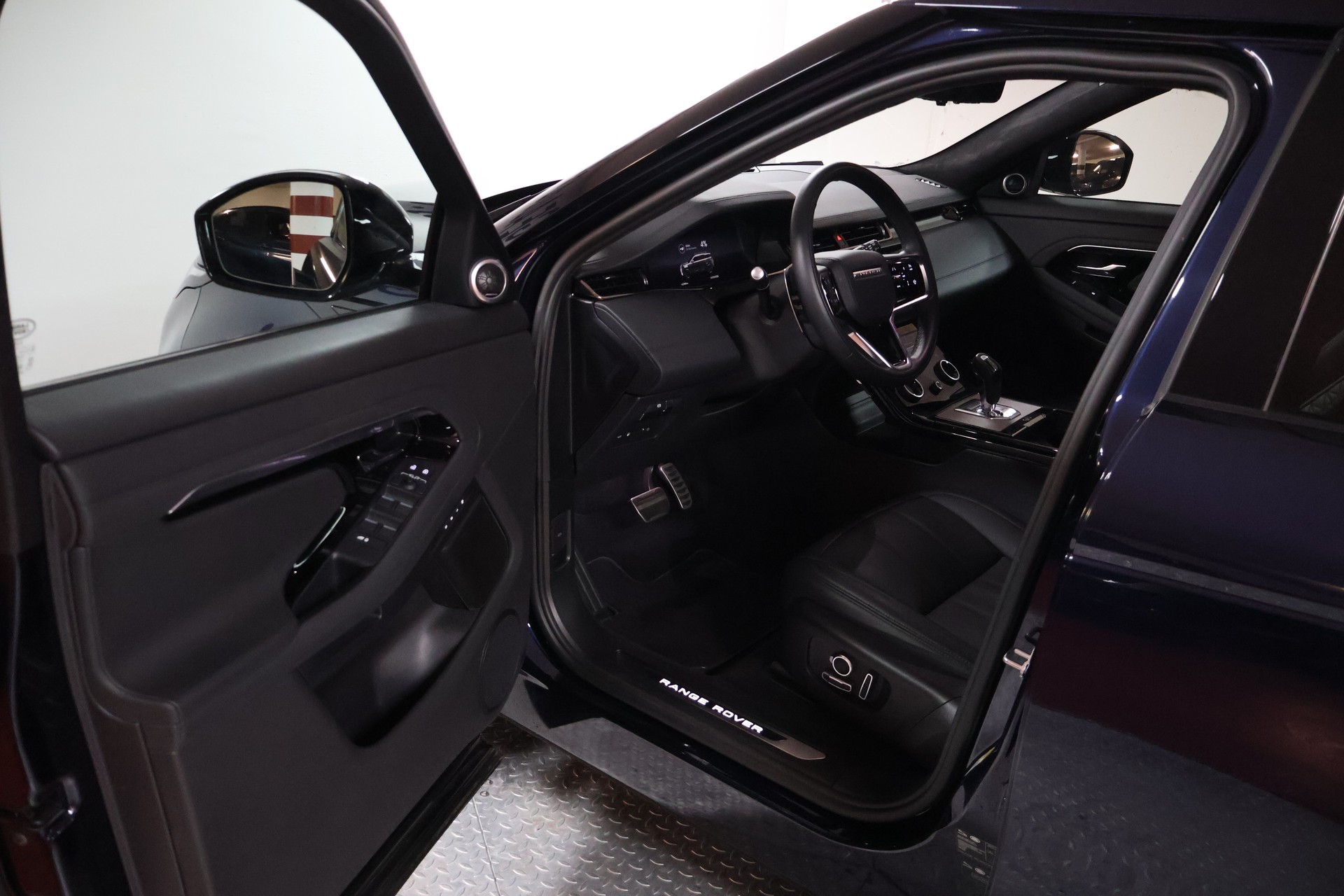 LAND ROVER Range Rover Evoque R-Dynamic P 300e S AT8-image-6