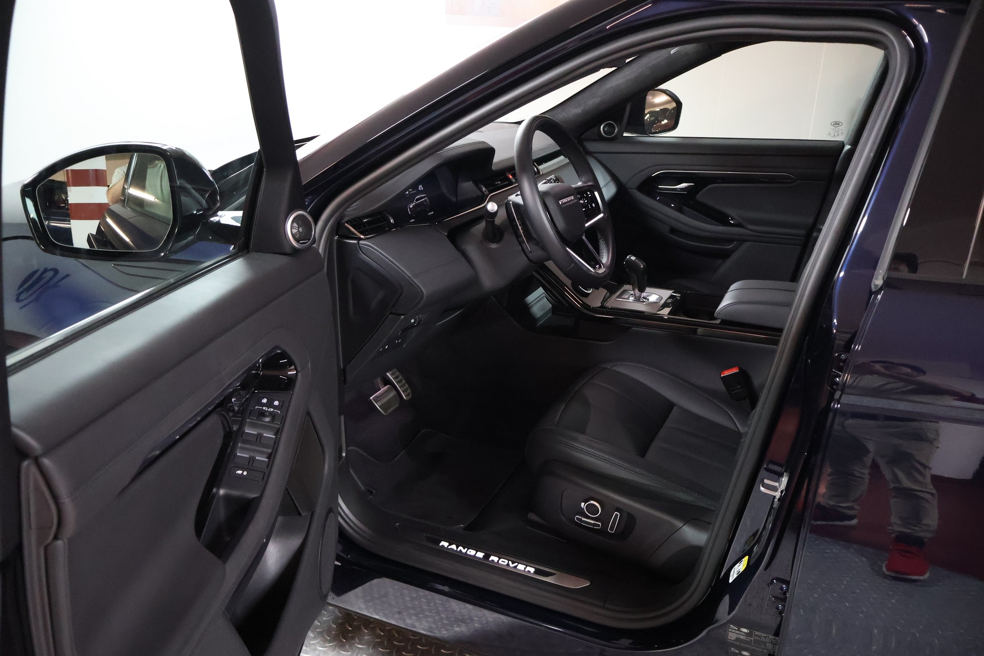 LAND ROVER Range Rover Evoque R-Dynamic P 300e S AT8-image-7