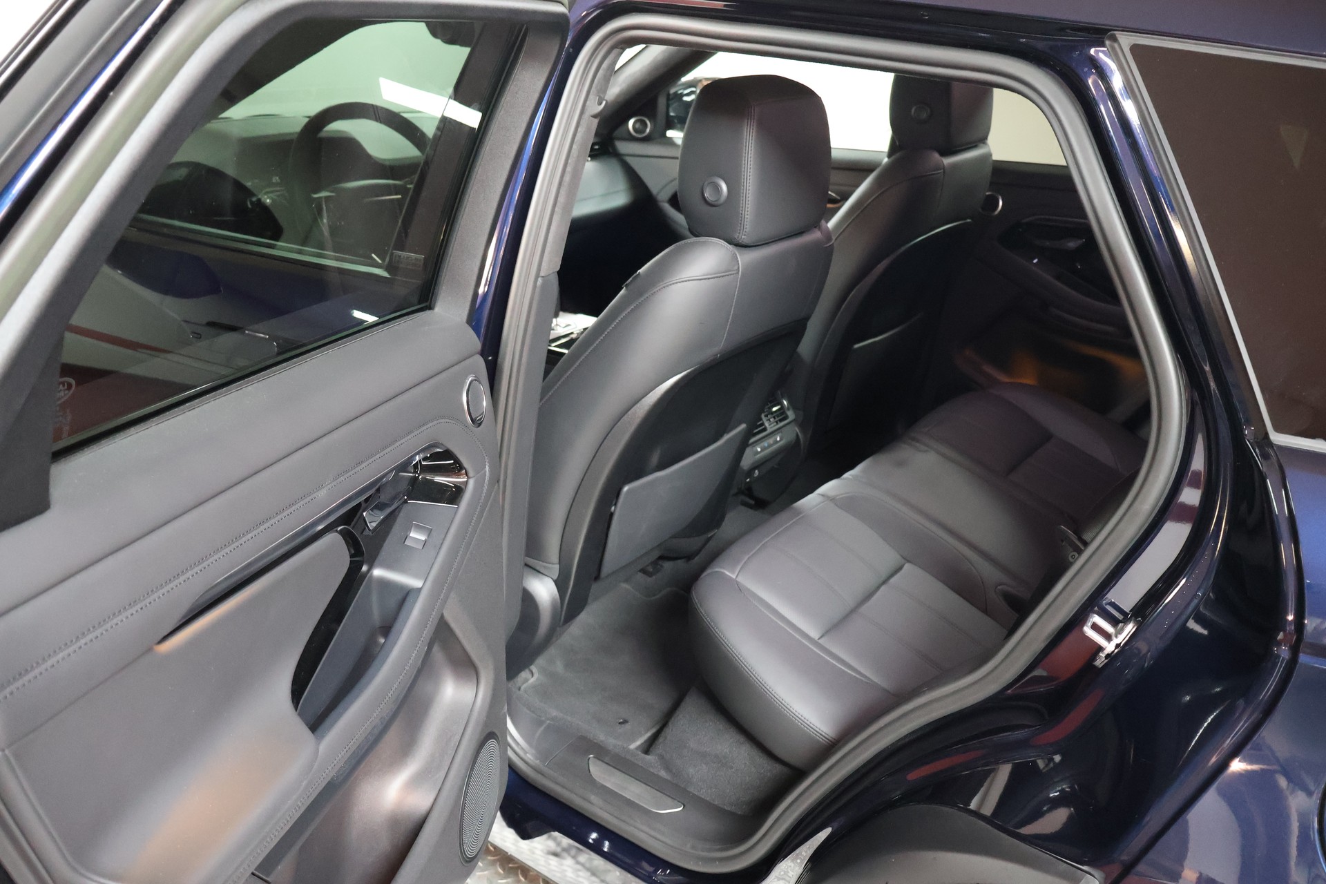 LAND ROVER Range Rover Evoque R-Dynamic P 300e S AT8-image-18