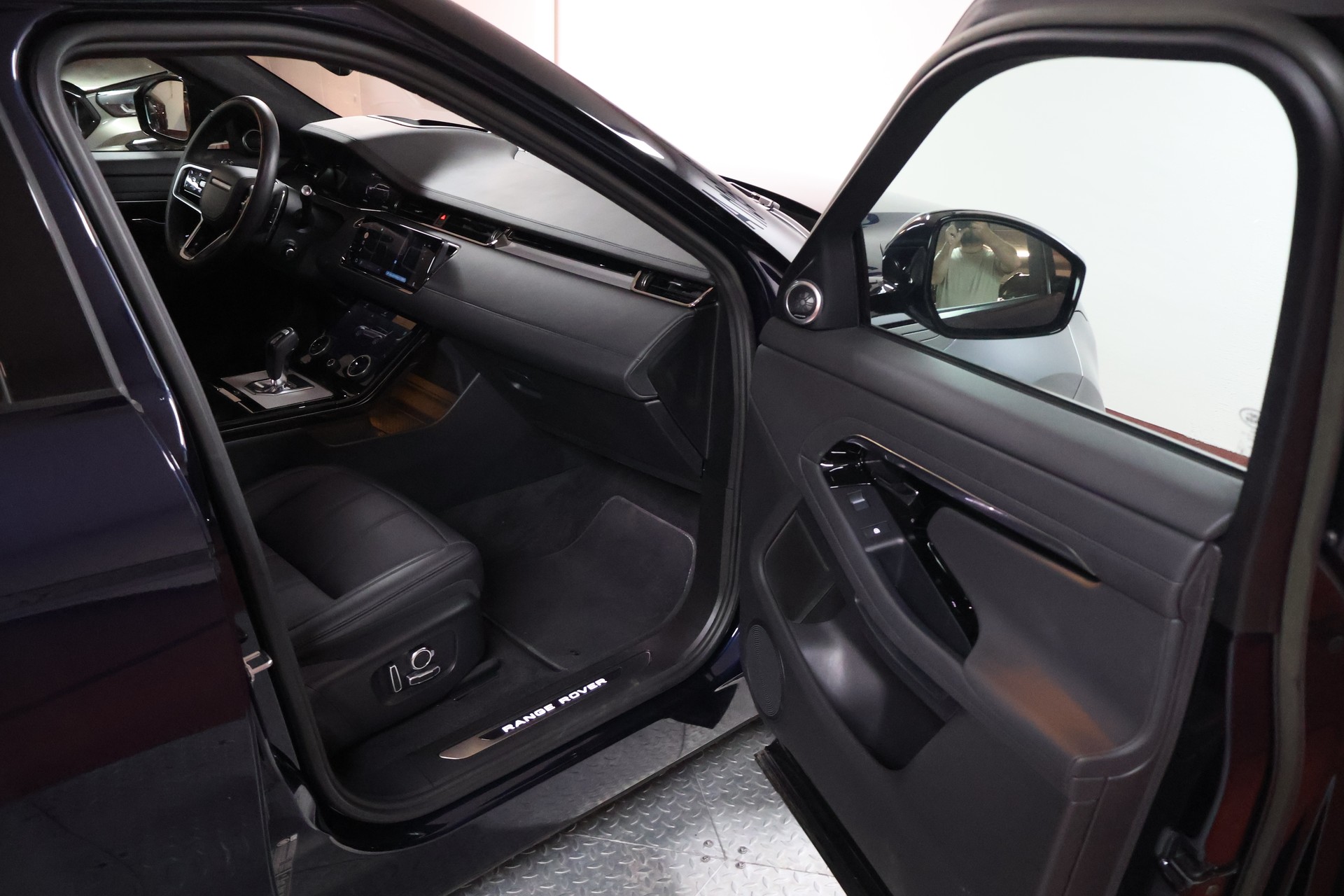 LAND ROVER Range Rover Evoque R-Dynamic P 300e S AT8-image-16