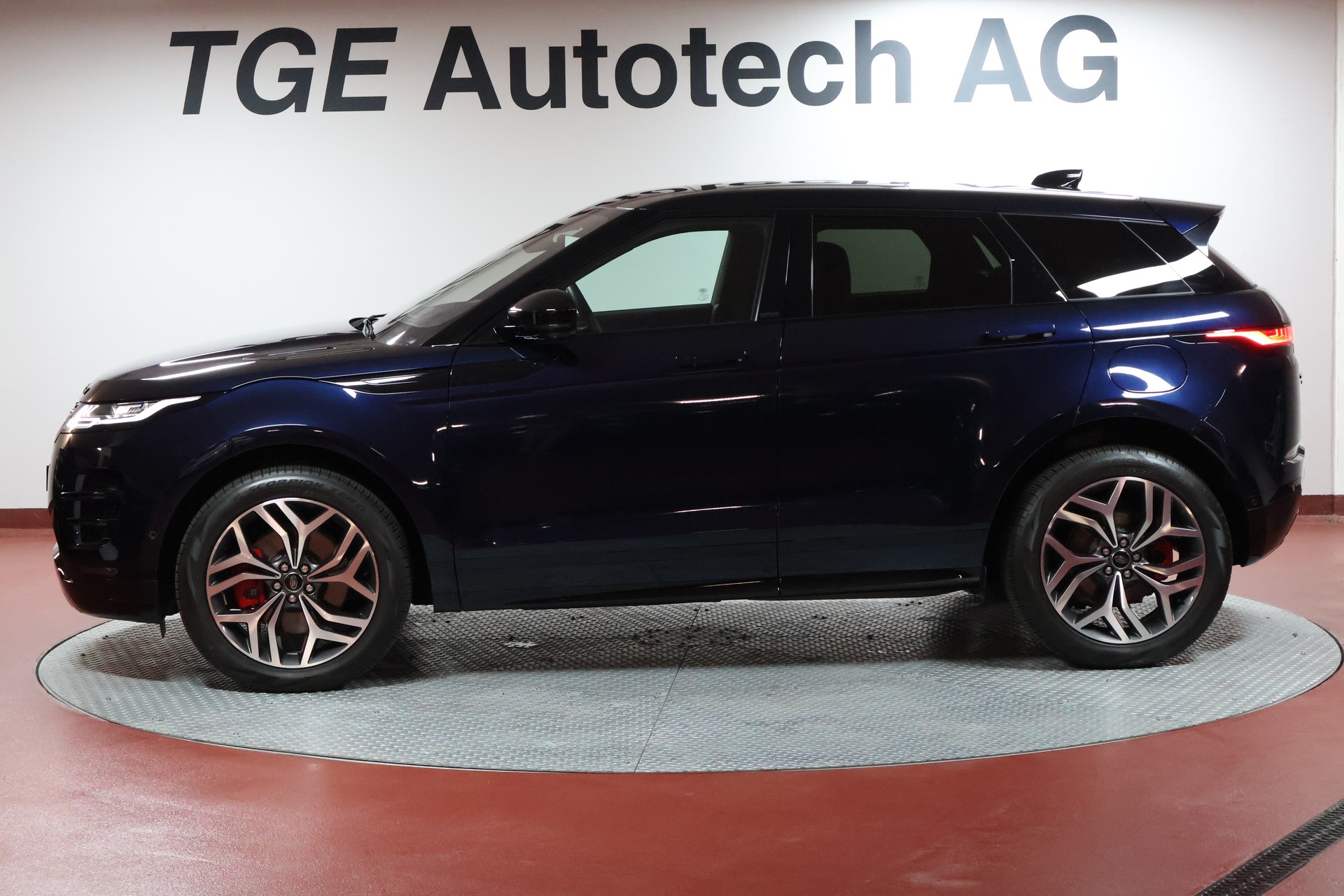 LAND ROVER Range Rover Evoque R-Dynamic P 300e S AT8-image-3