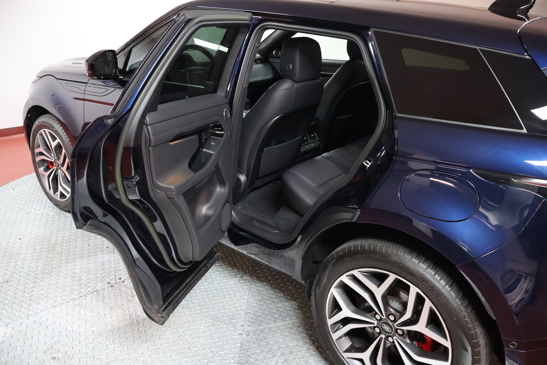 LAND ROVER Range Rover Evoque R-Dynamic P 300e S AT8-image-17